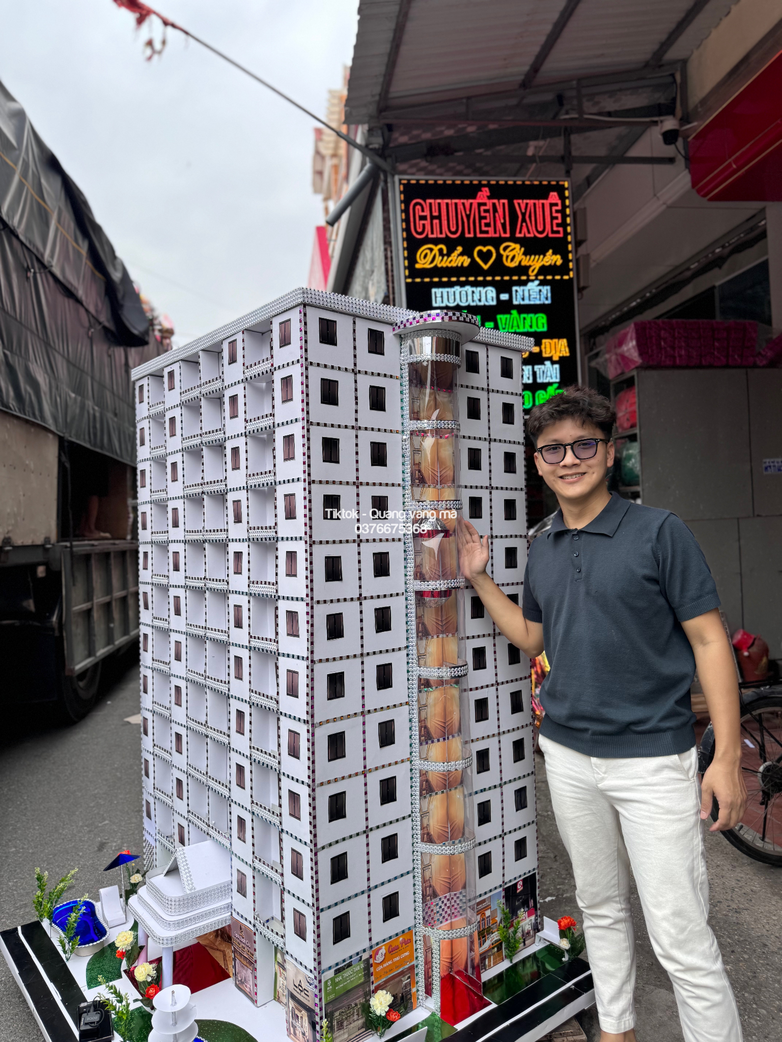 tòa chung cư 20 tầng có đầy đủ 80 phòng có sổ đỏ mỗi phòng 3 ngủ 2 vệ sinh sịn