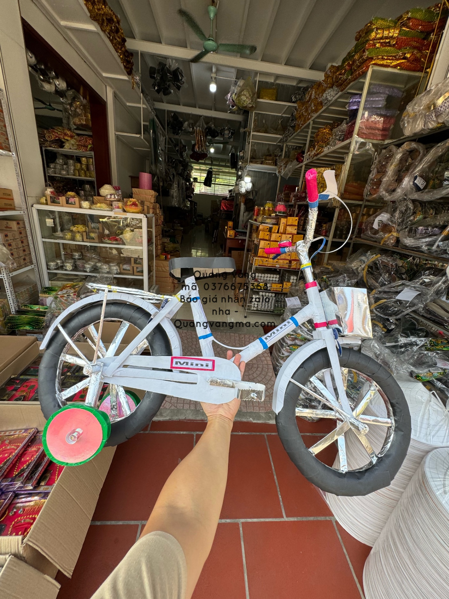 xe đạp 3 bánh em bé màu trắng