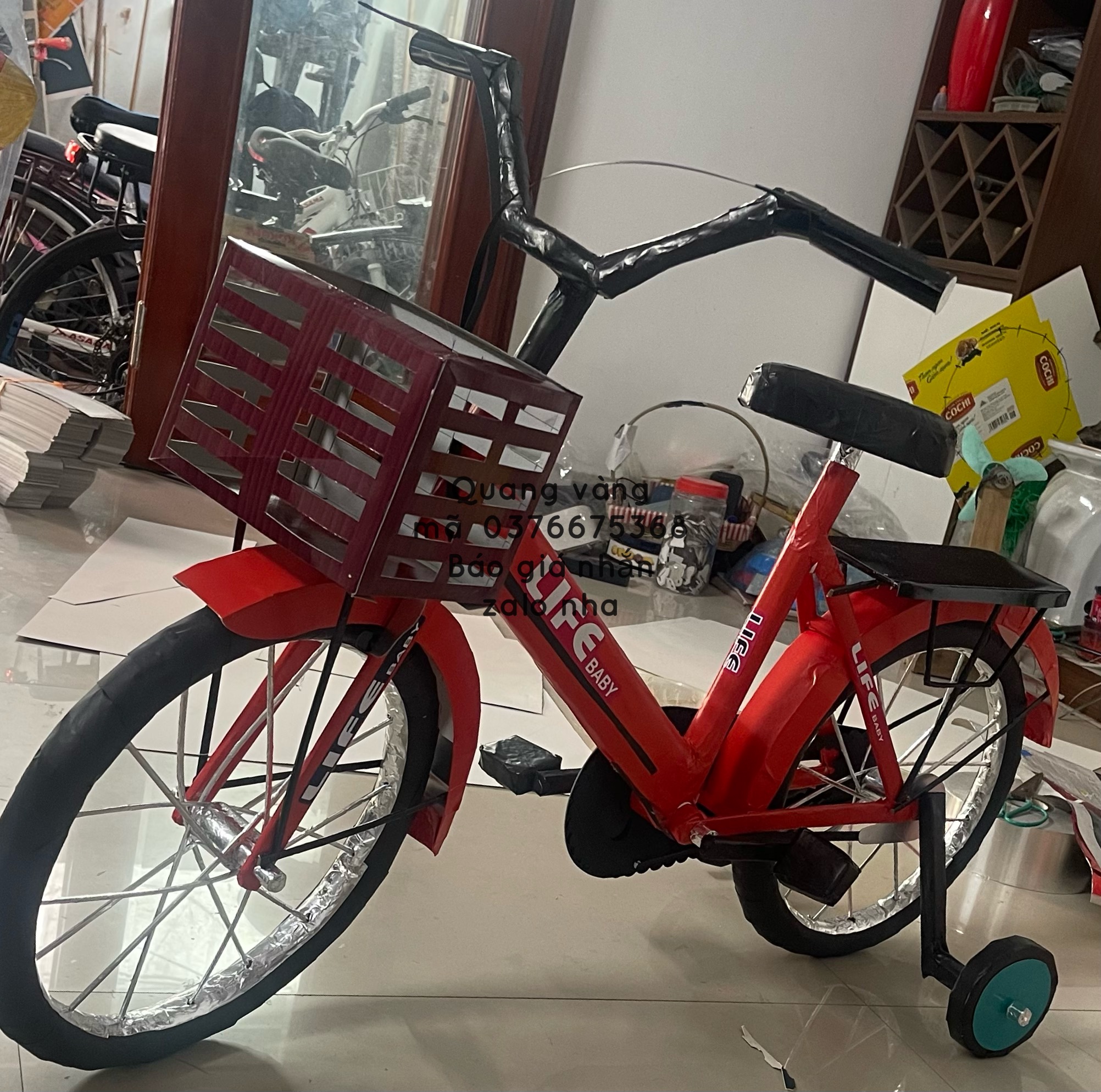 xe đạp trẻ em màu đỏ