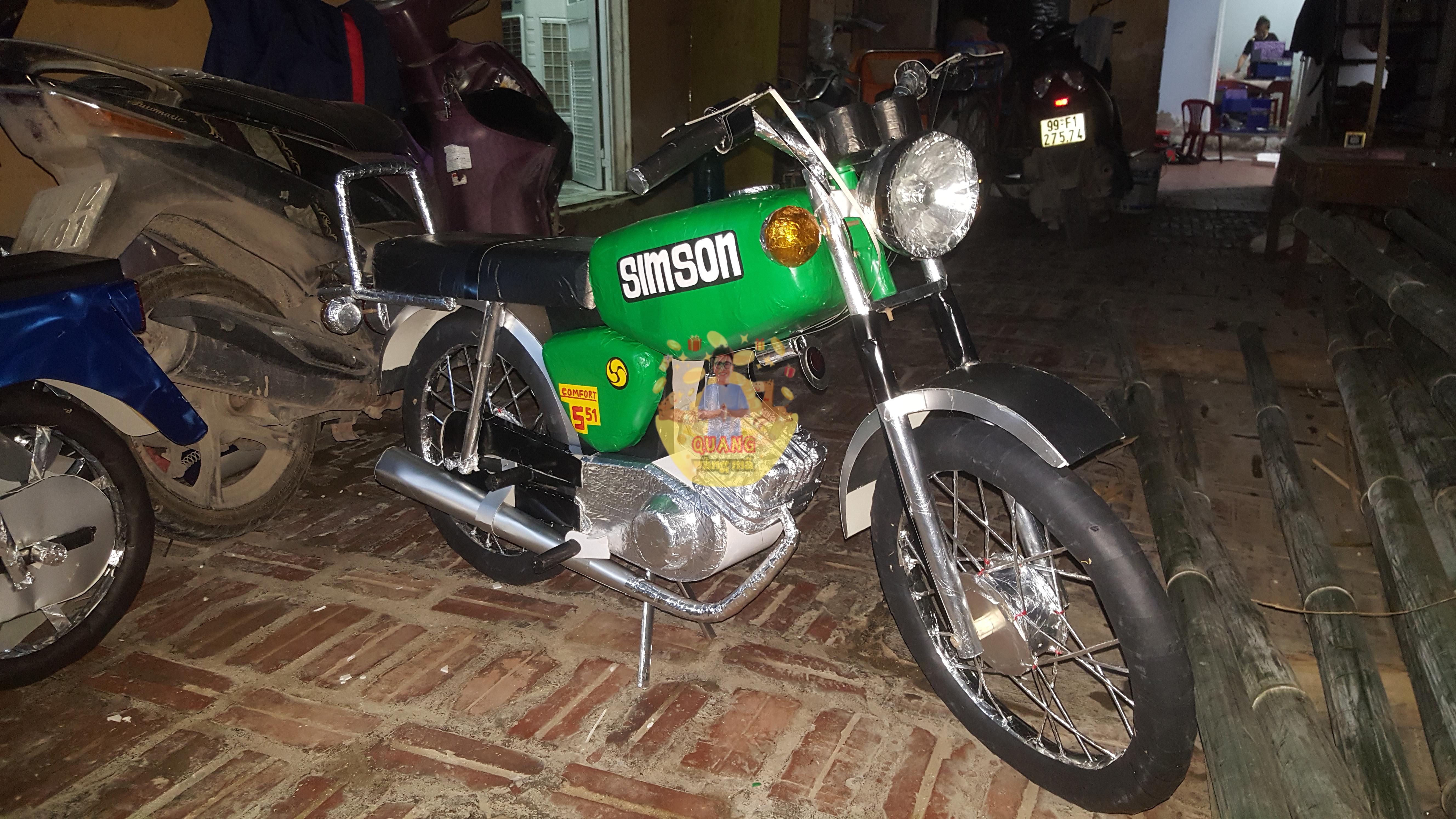 xe máy simson đỏ và xanh