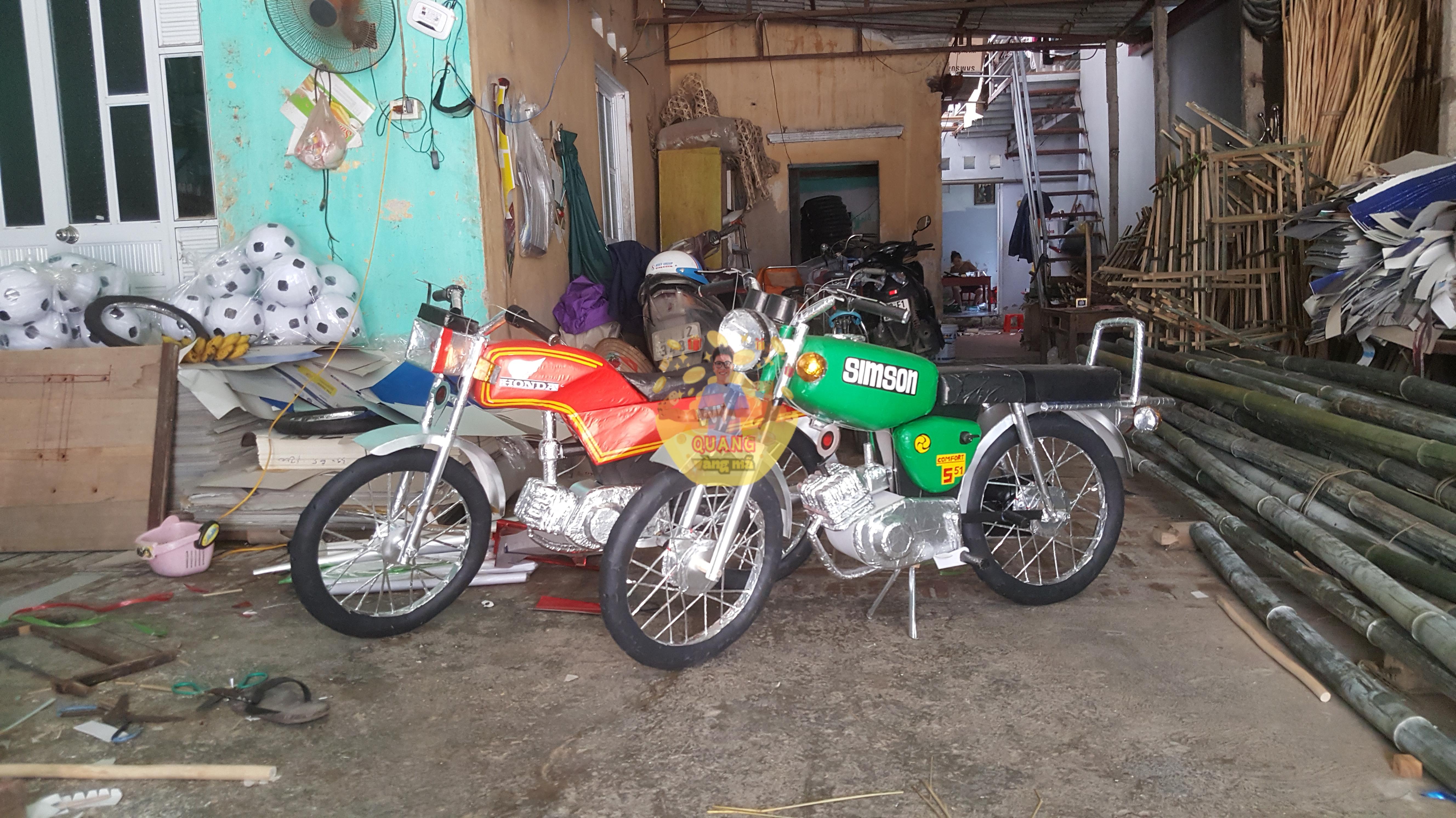 xe máy simson đỏ và xanh