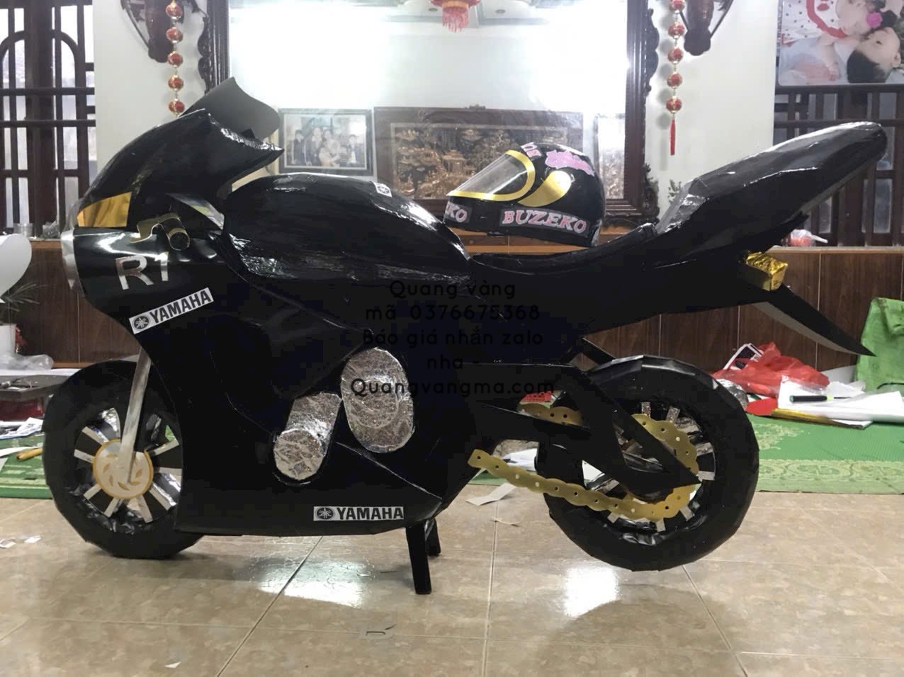 xe moto phân khối lớn màu đen
