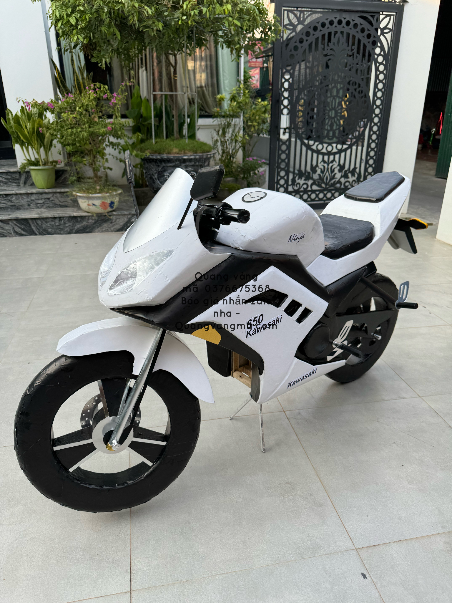 xe moto phân khối lớn trắng