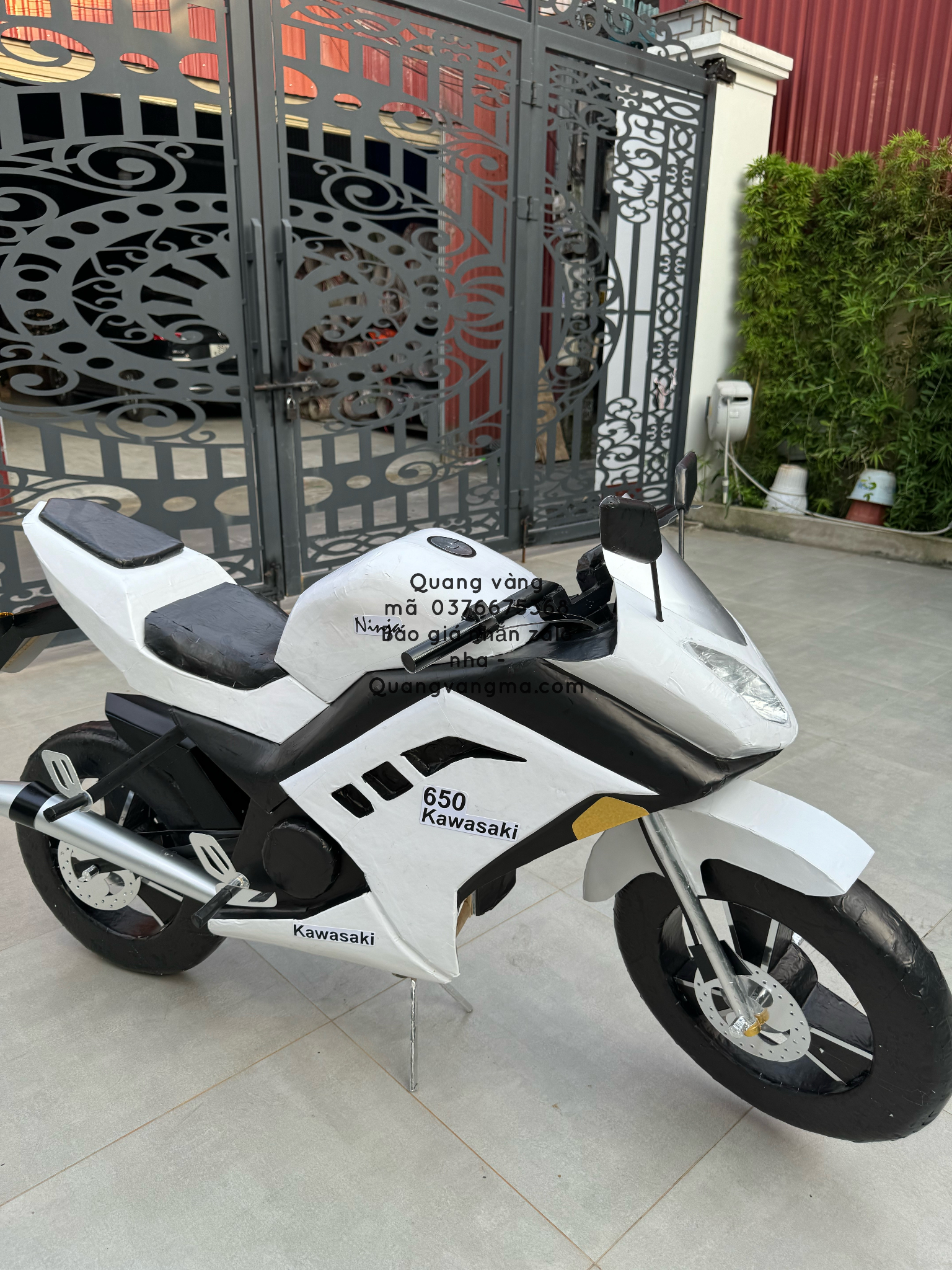 xe moto phân khối lớn trắng