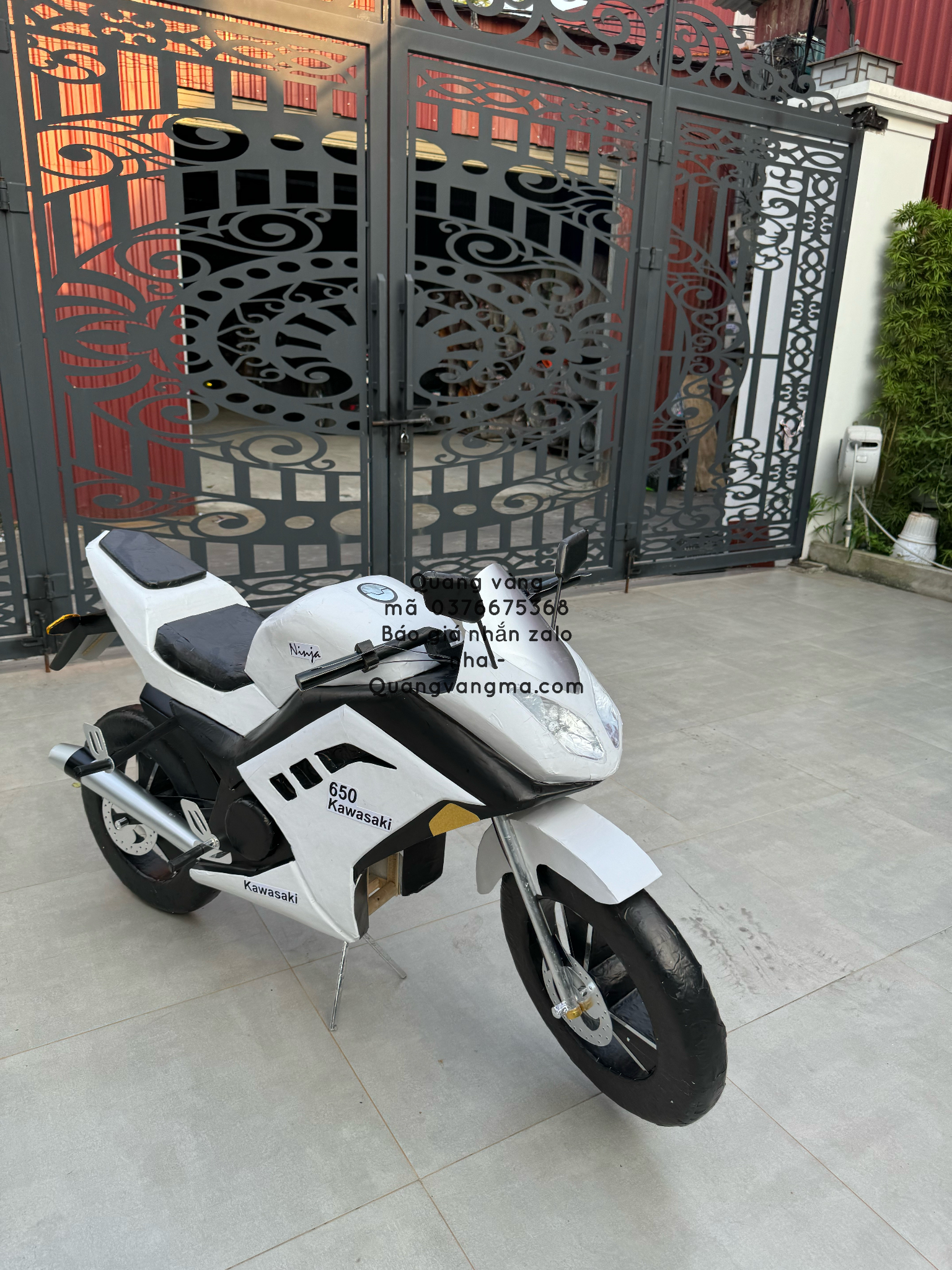 xe moto phân khối lớn trắng