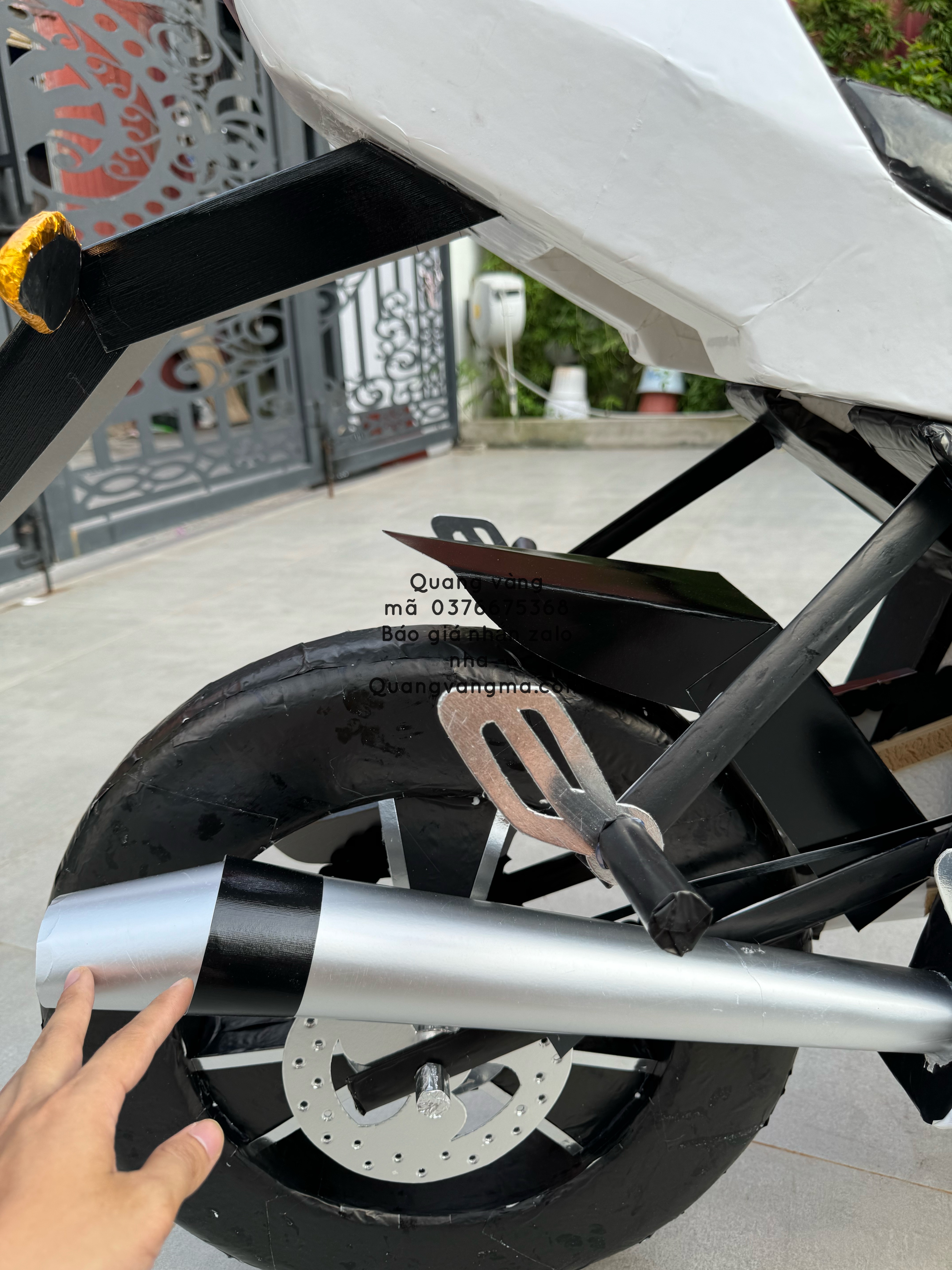 xe moto phân khối lớn trắng