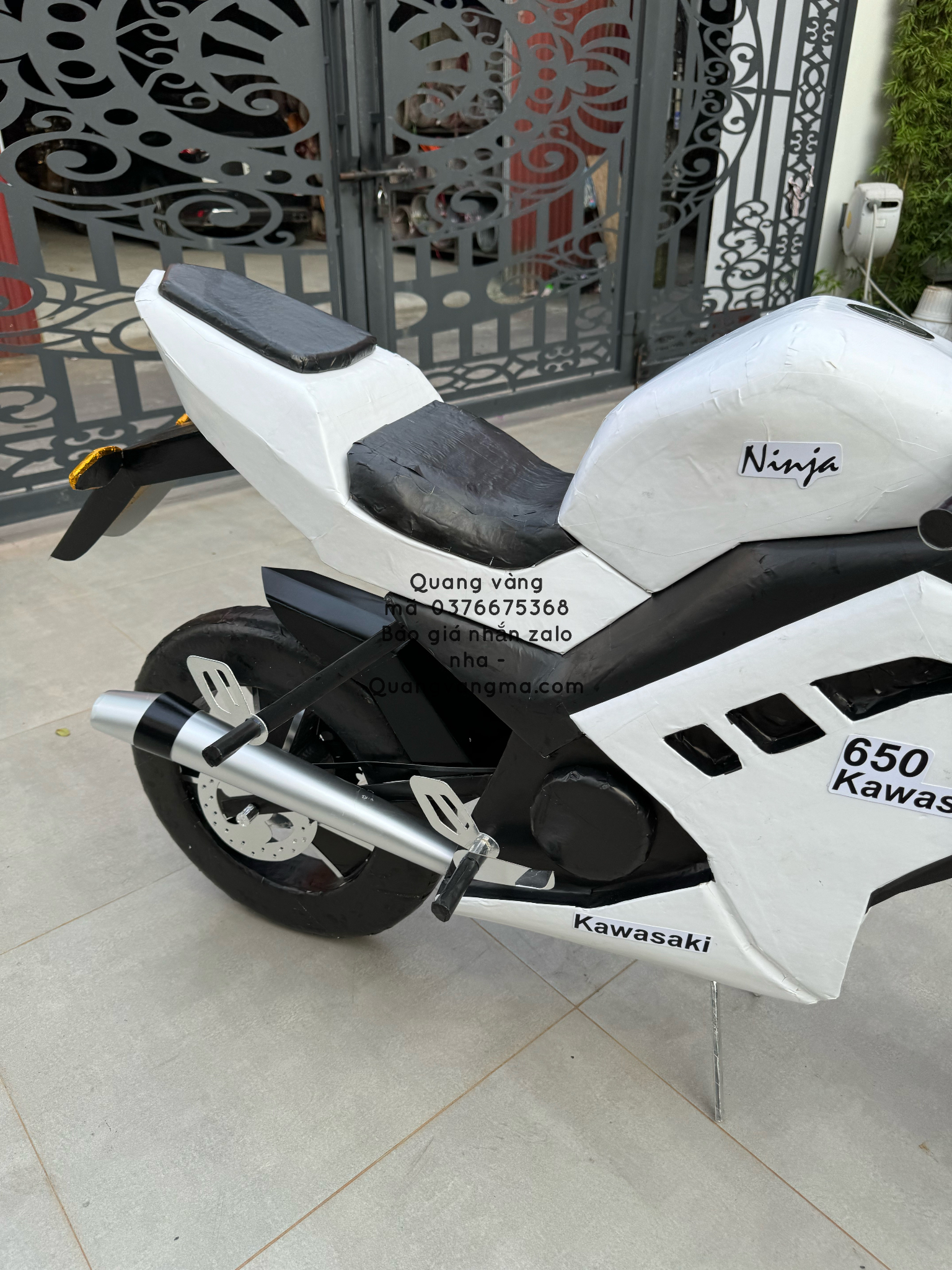 xe moto phân khối lớn trắng