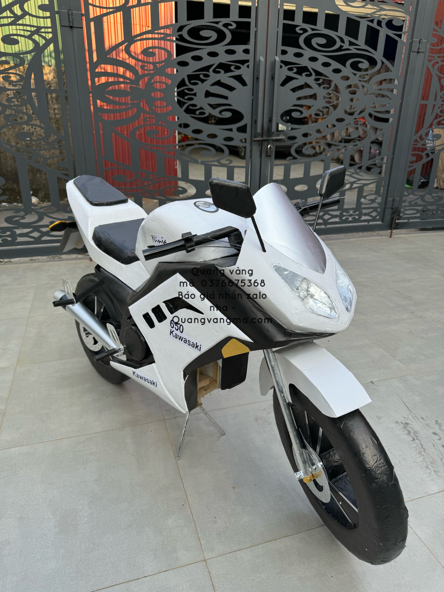 xe moto phân khối lớn trắng