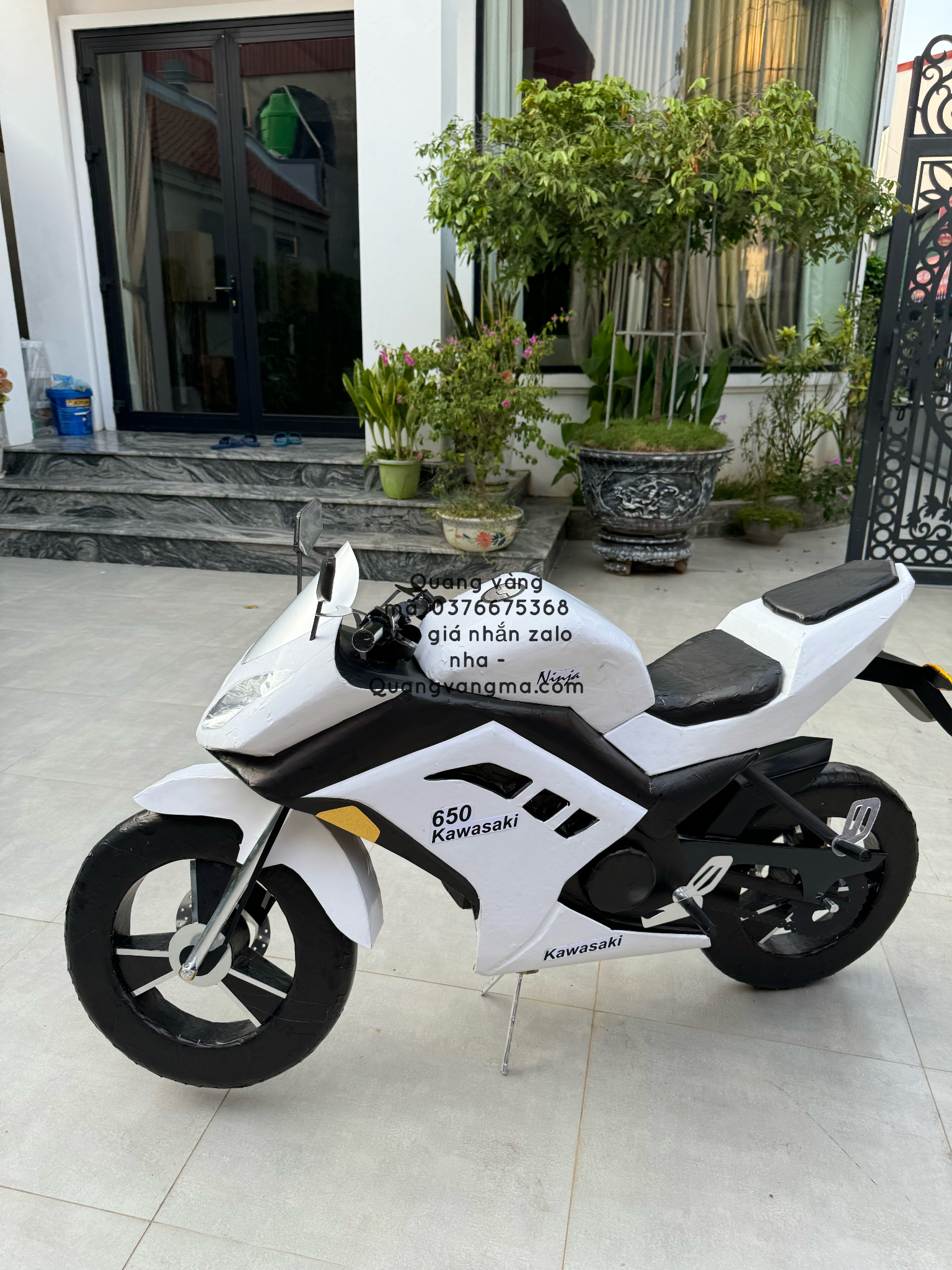 xe moto phân khối lớn trắng