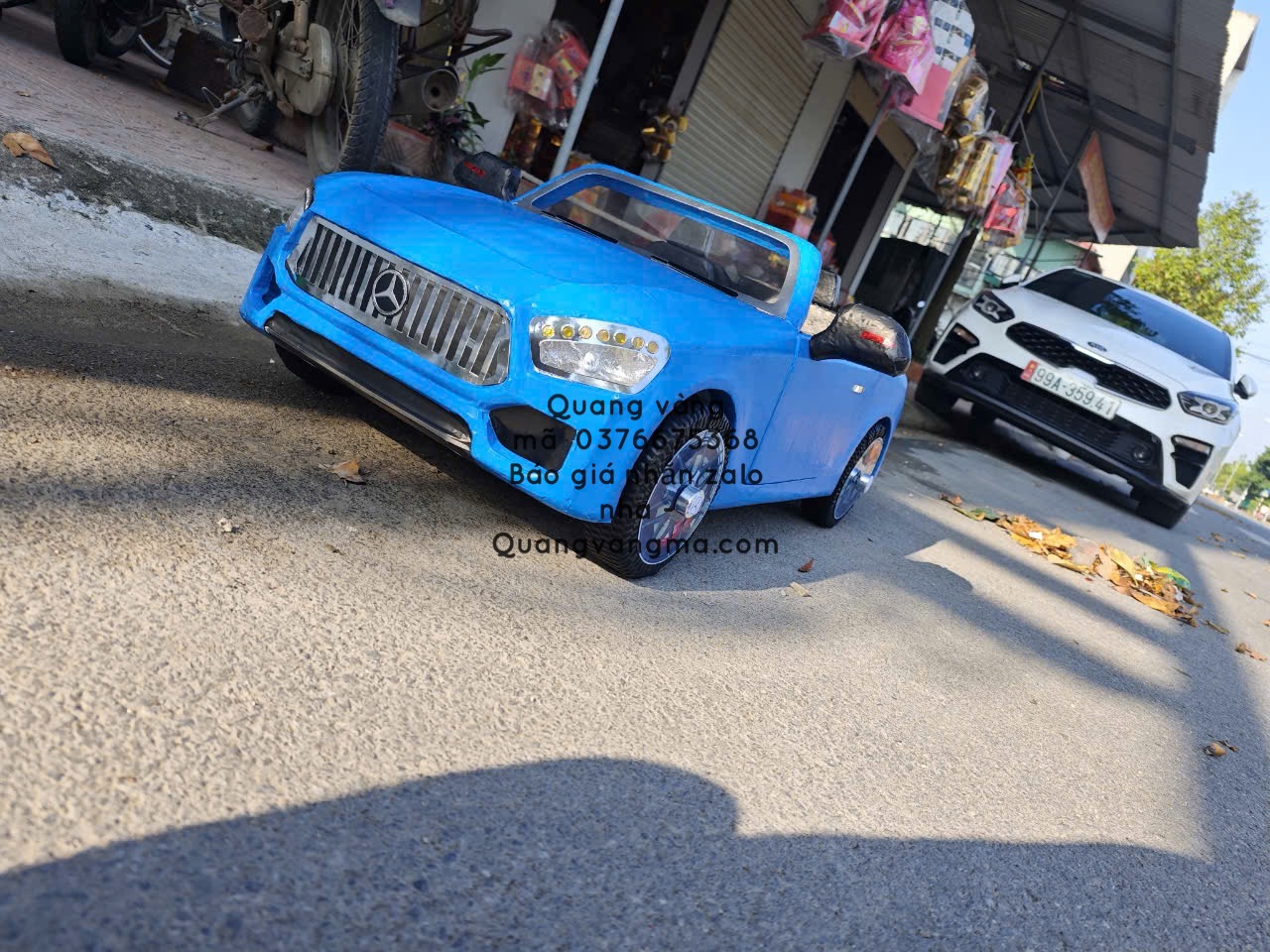 xe mui trần màu xanh