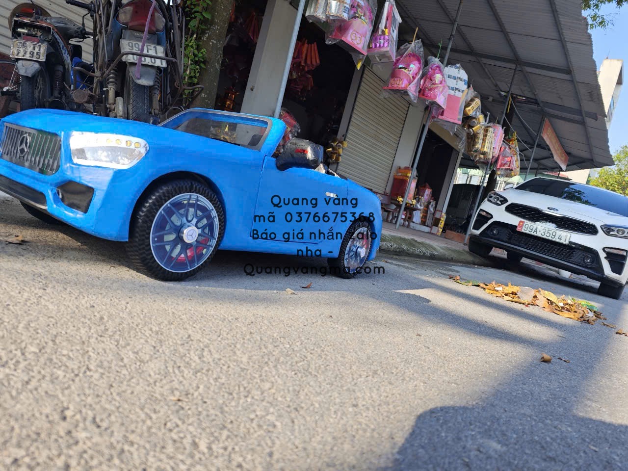 xe mui trần màu xanh