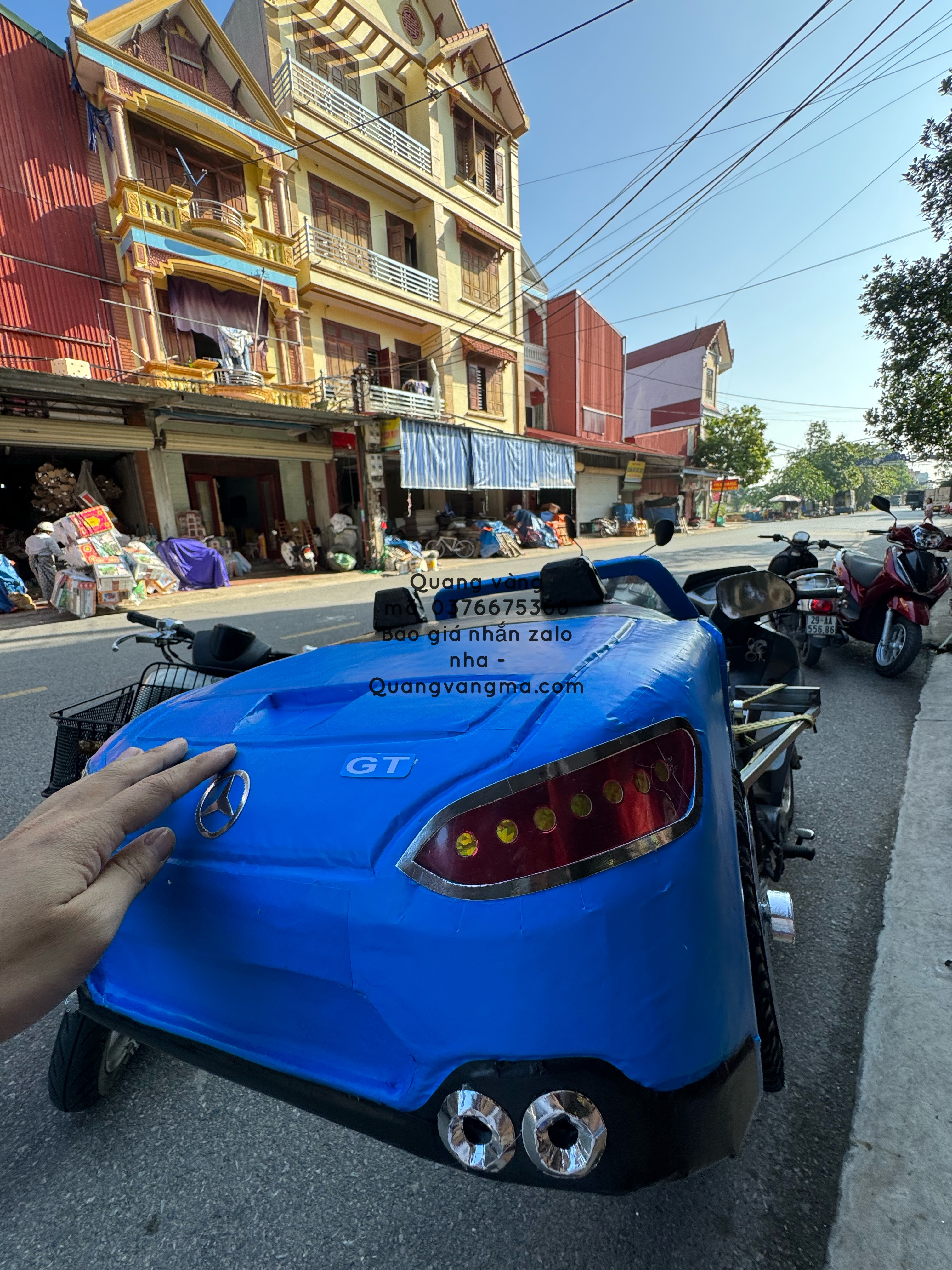 xe mui trần màu xanh