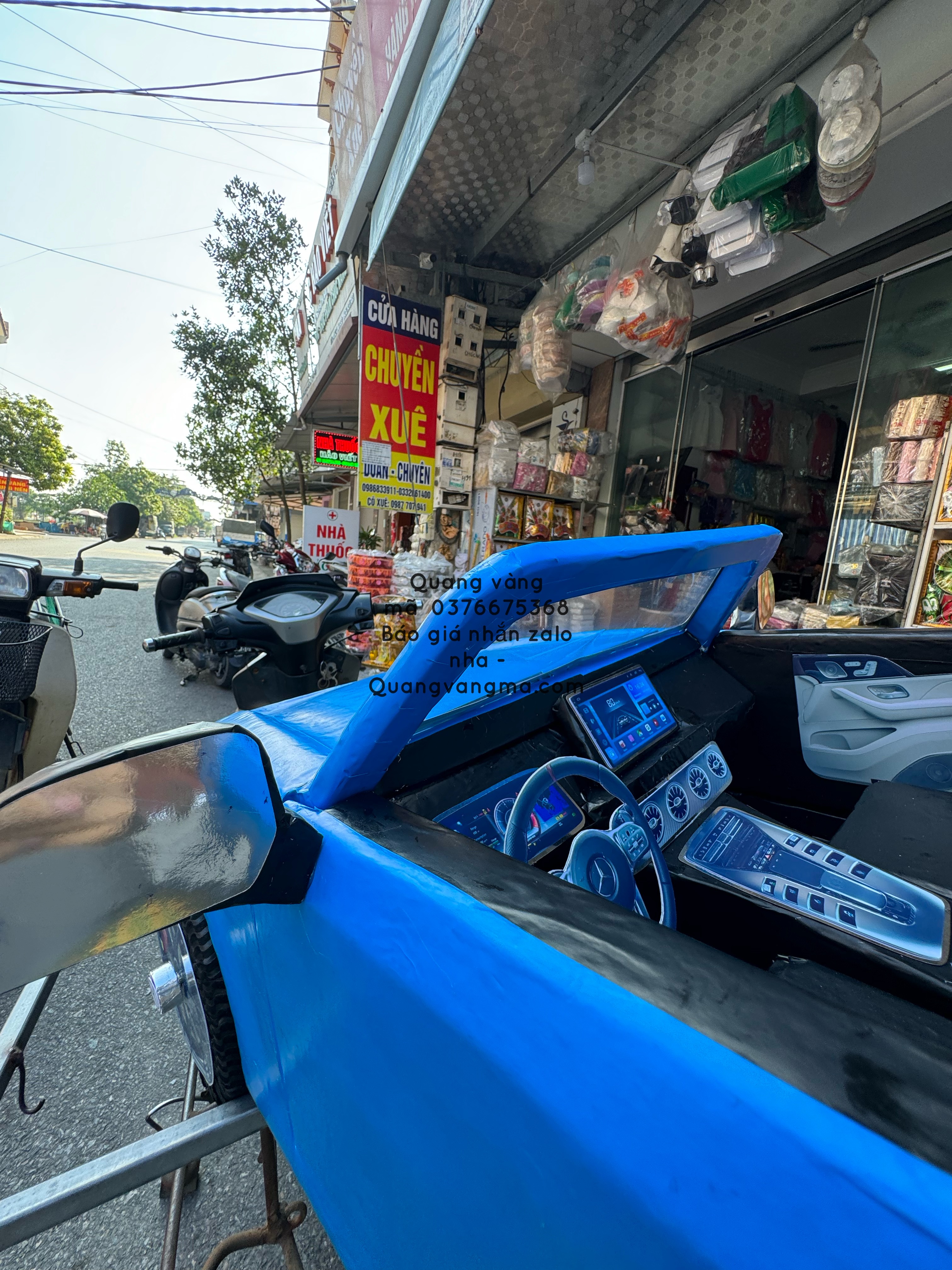 xe mui trần màu xanh