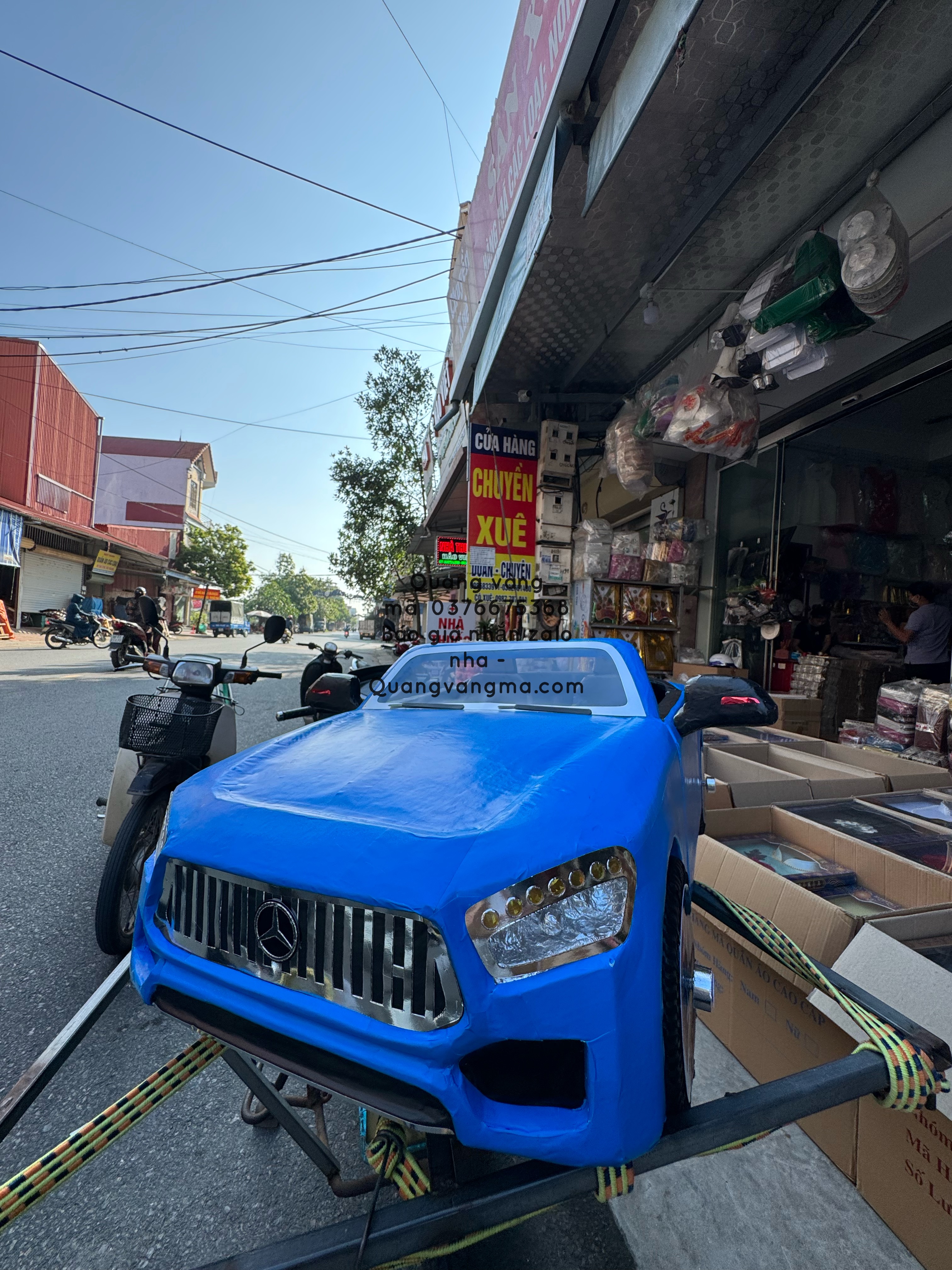 xe mui trần màu xanh