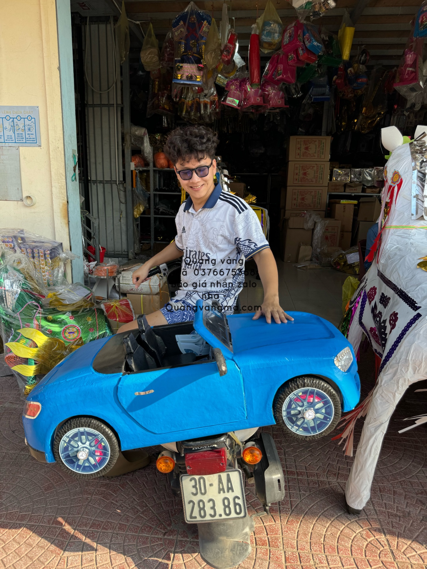 xe mui trần màu xanh