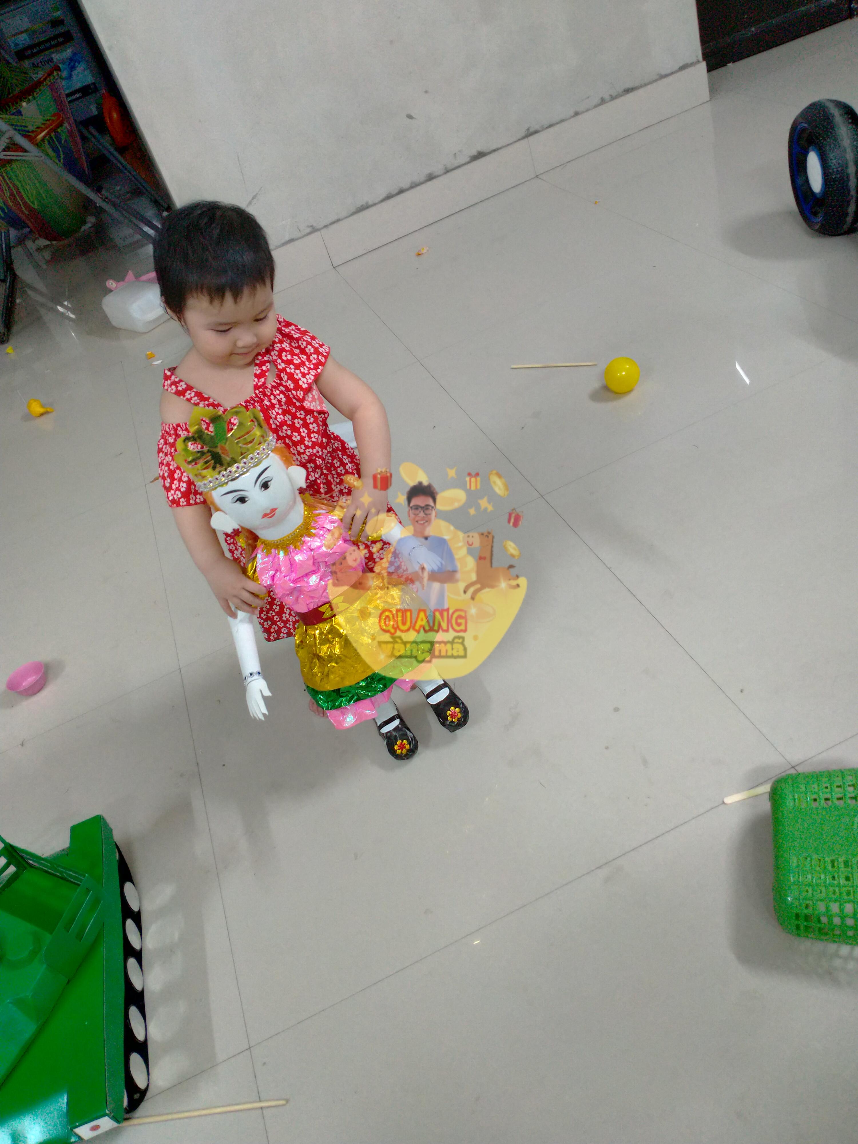 xe tăng và búp bê