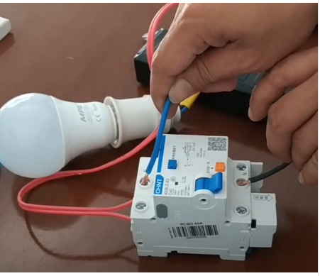 Át chống rò NXBLE-32 32A 1P+N / chính hãng Chint / Aptomat chống giật RCBO C32