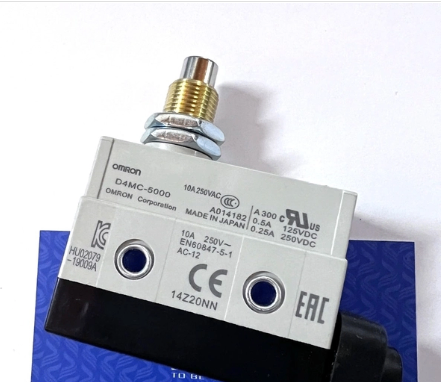 Công tắc hành trình D4MC-5000 / chính hãng OMRON -K4H11