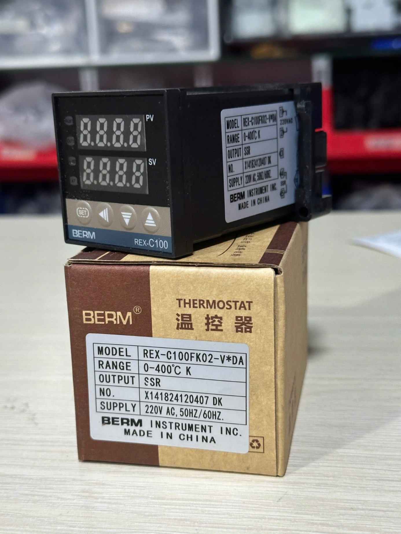Bộ điều khiển nhiệt độ REX-C100FK02-V*DA đầu ra SSR / Điều khiển nhiệt độ REX C100 cho can K 0-400 độ