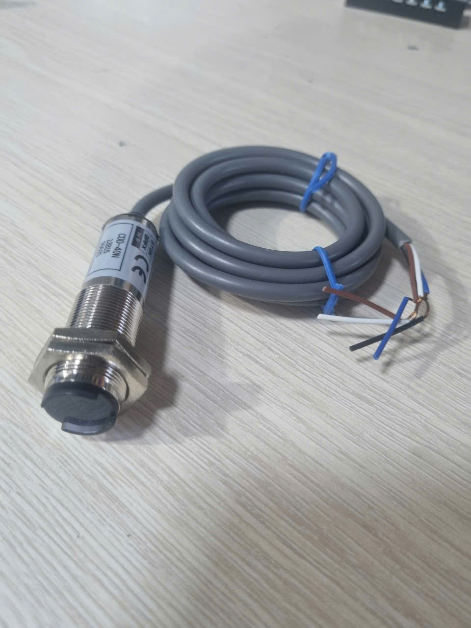 Cảm Biến Quang Điện M18 CDD-40N, NPN 4 Dây Thường Mở + Đóng, Khoảng Cách Điều Chỉnh 10-40cm, Hồng Ngoại Chính Xác