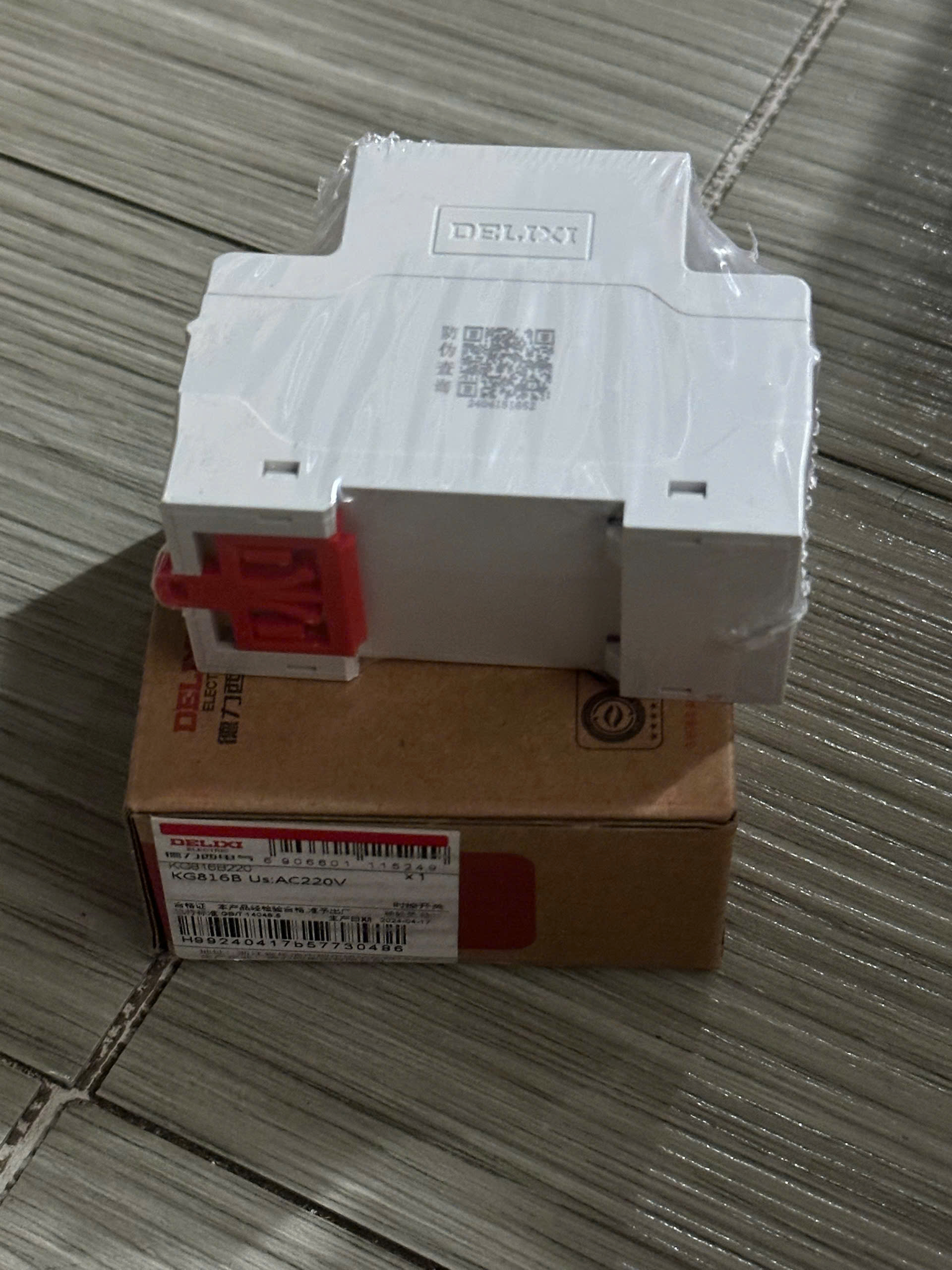 Công Tắc Hẹn Giờ Delixi KG816B 220V 25A 16 Chu Kỳ Tự Động Hóa Chiếu Sáng Tưới Cây Bảng Quảng Cáo IP20 Pin Dự Phòng Độ Bền Cao