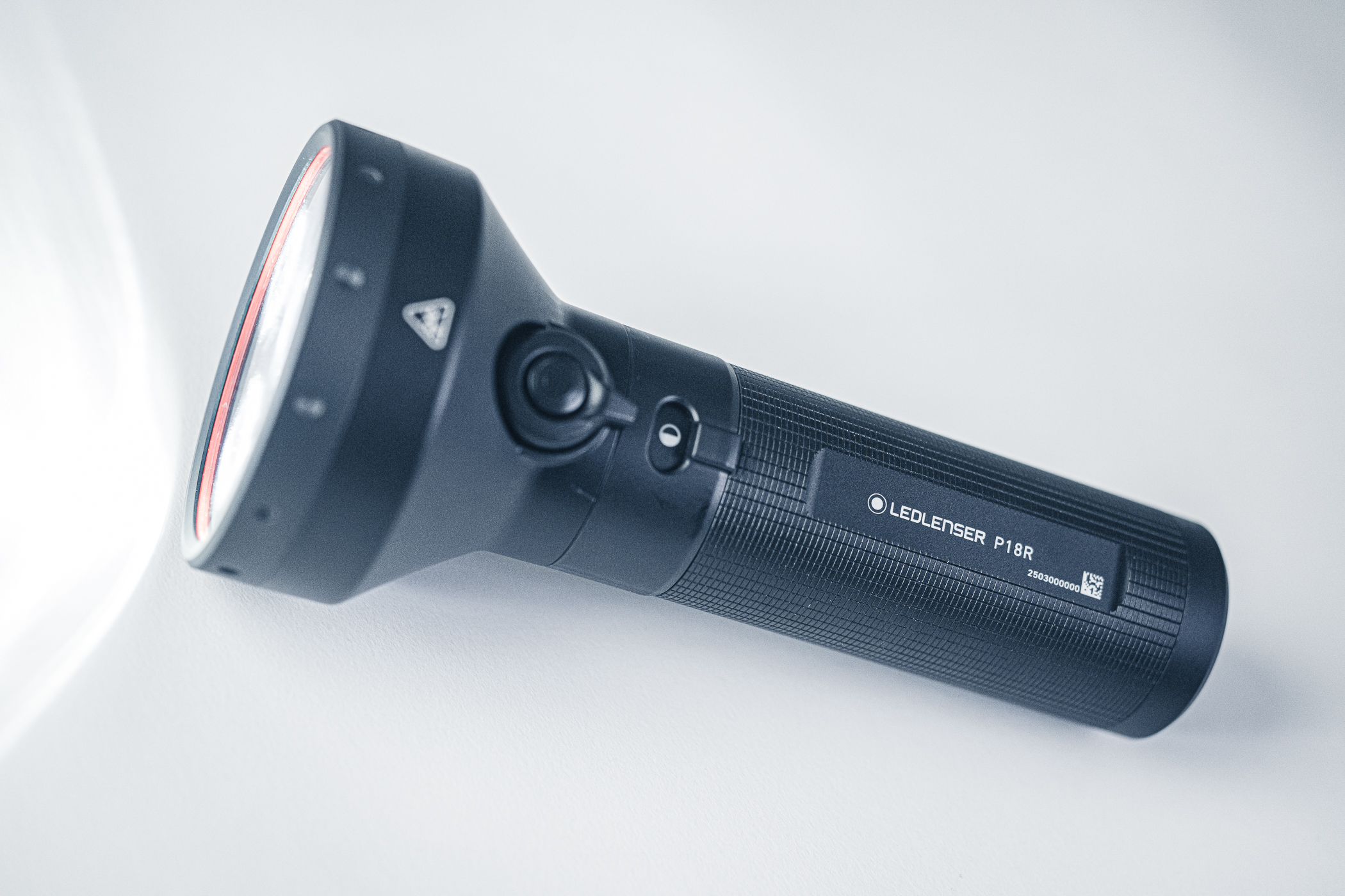 Đèn pin Ledlenser P18R (2026)