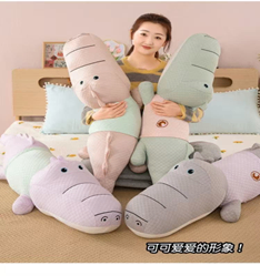 Gối Ôm Lạnh Cá Sấu Mặc Áo
