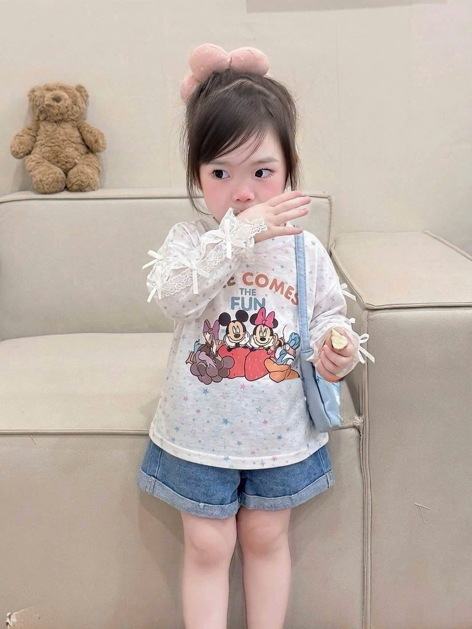 (CHỜ) AB942 - ÁO BÉ GÁI DÀI TRẮNG SAO MICKEY TAY REN NƠ
