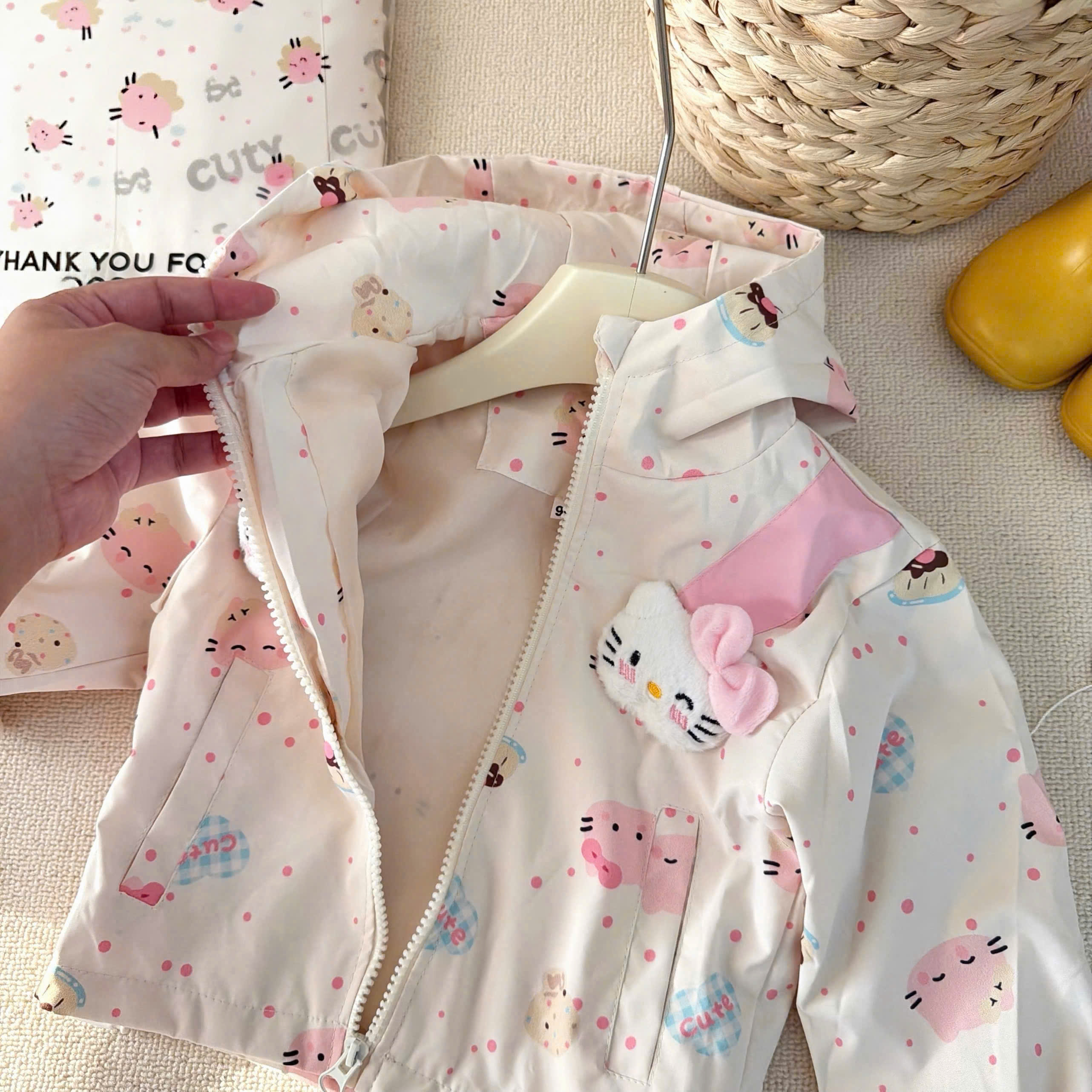 AB958 - ÁO KHOÁC GIÓ BÉ GÁI BE CUTE MŨ LIỀN KITTY NỔI