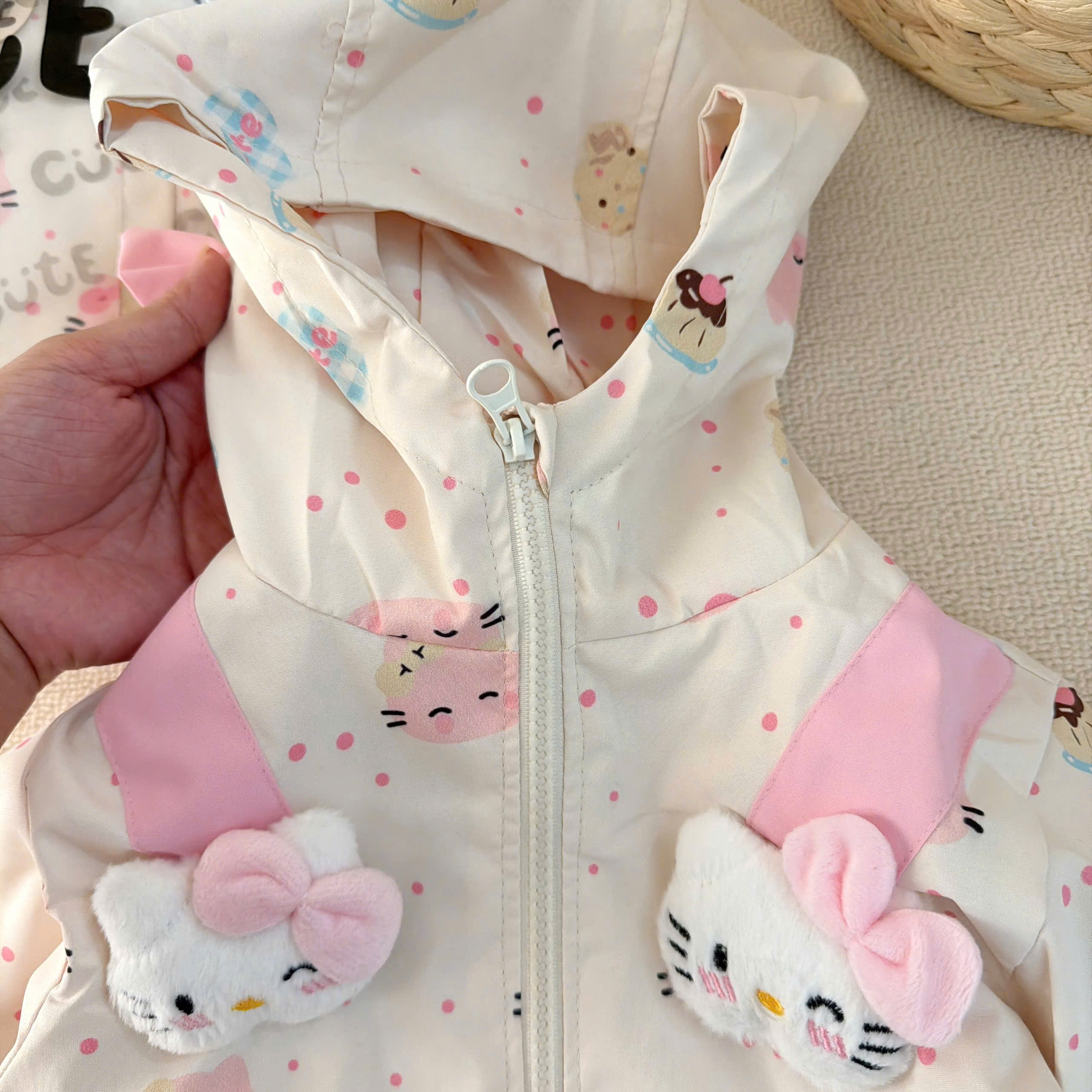 AB958 - ÁO KHOÁC GIÓ BÉ GÁI BE CUTE MŨ LIỀN KITTY NỔI