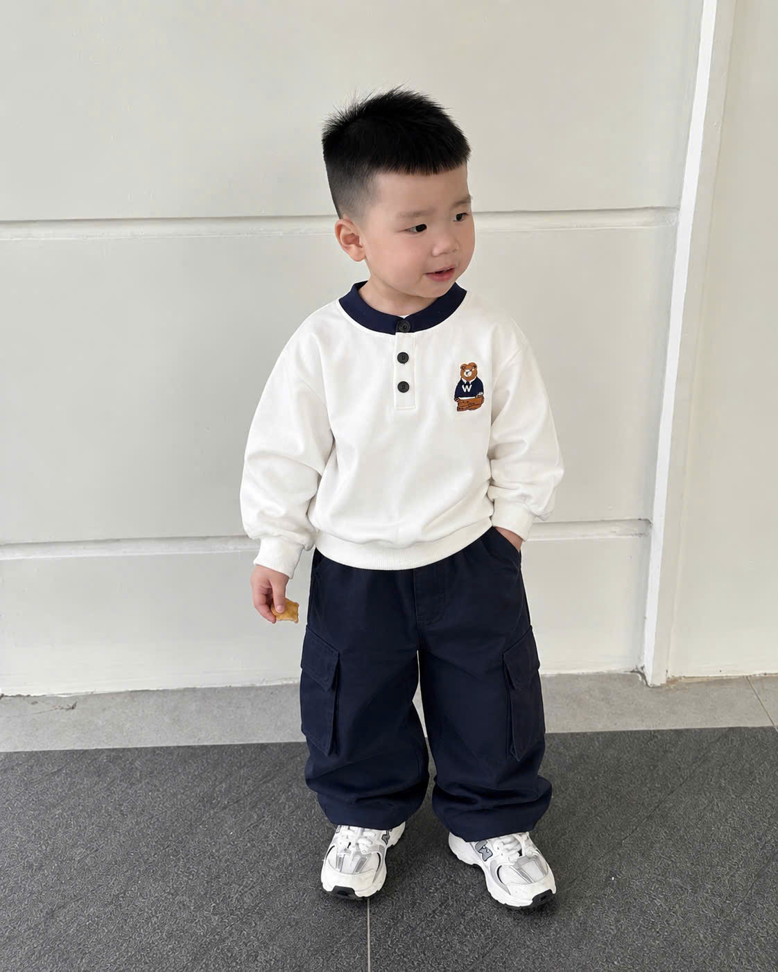 (CHỜ) AB979 - SET 3 ÁO BÉ TRAI CỔ CÚC THÊU GẤU W kẻ xám trắng
