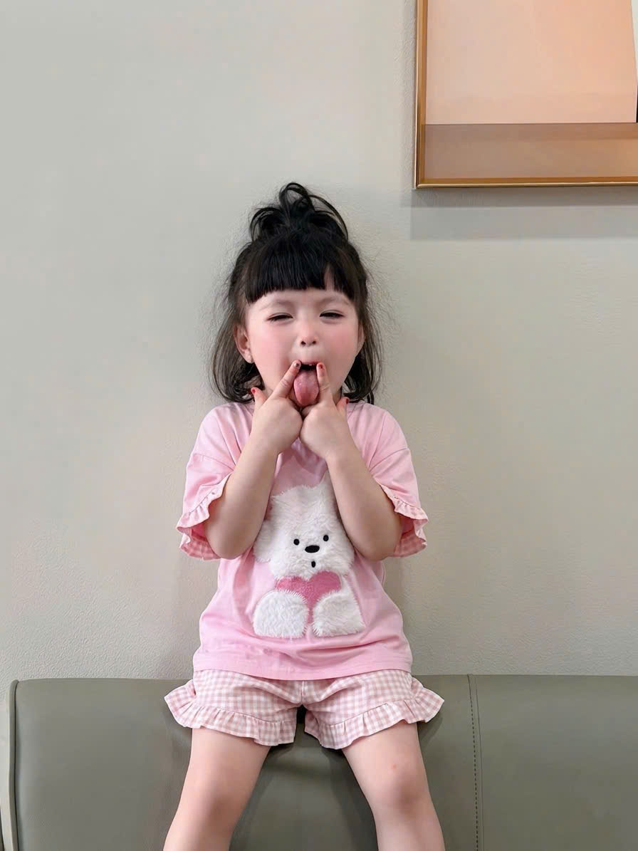 G021 - BỘ ĐÙI ĐÔI MẸ BÉ ÁO HỒNG CHÓ QUẦN KẺ CARO BÈO