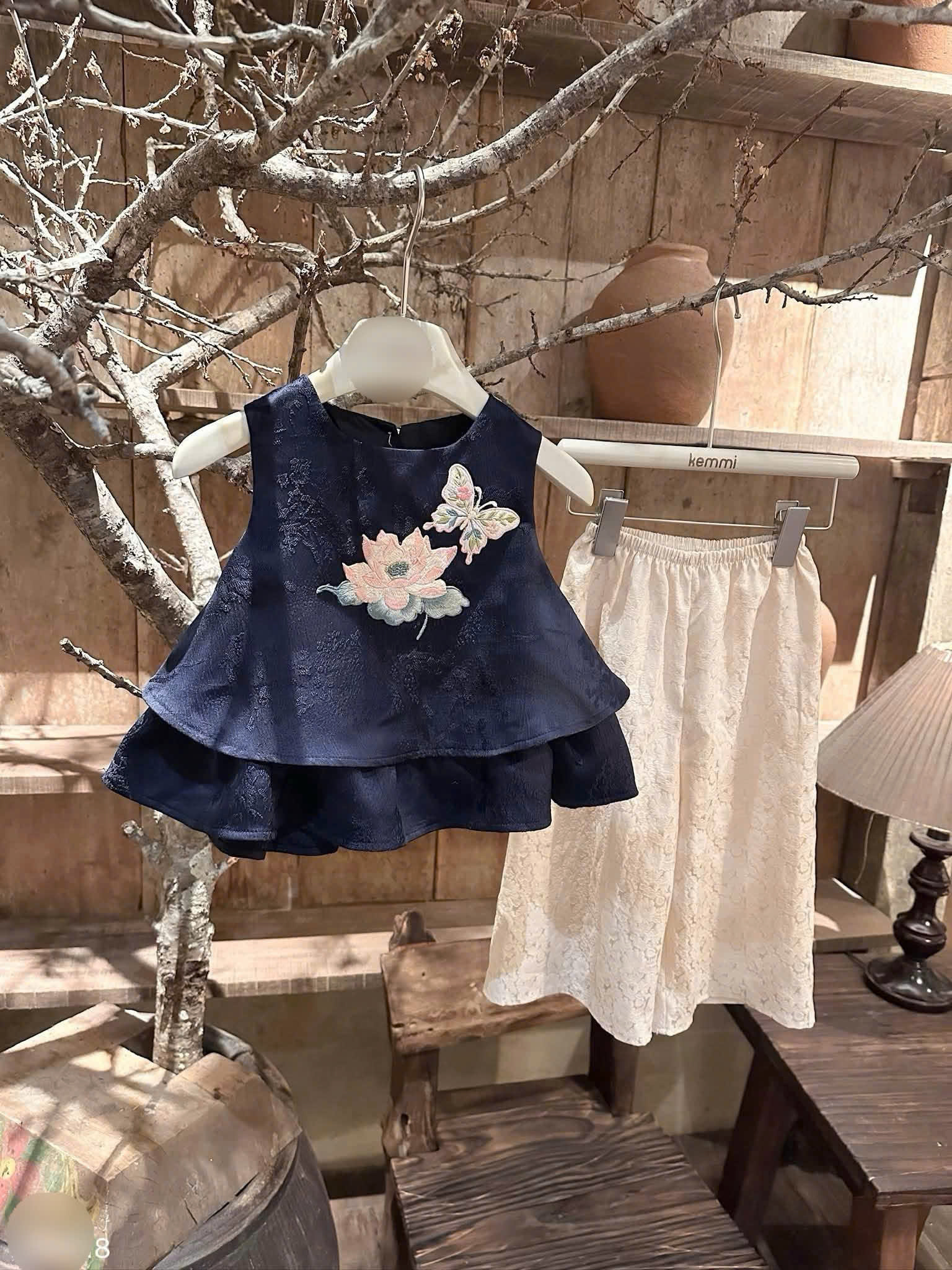 G067 - SET BÉ GÁI ÁO THAN GẤM XÒE HOA SEN QUẦN SUÔNG BE