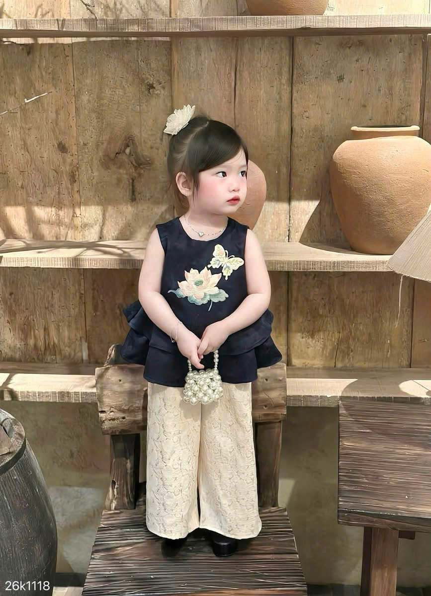 G067 - SET BÉ GÁI ÁO THAN GẤM XÒE HOA SEN QUẦN SUÔNG BE