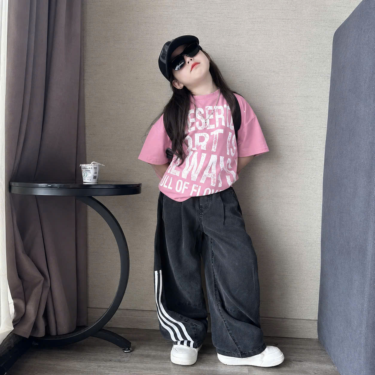 G080 - SET BÉ TRAI GÁI ÁO THUN IN CHỮ QUẦN JEANS XÁM RỘNG