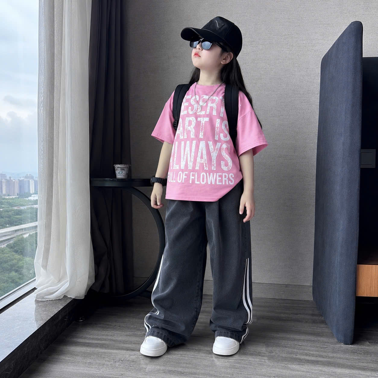 G080 - SET BÉ TRAI GÁI ÁO THUN IN CHỮ QUẦN JEANS XÁM RỘNG