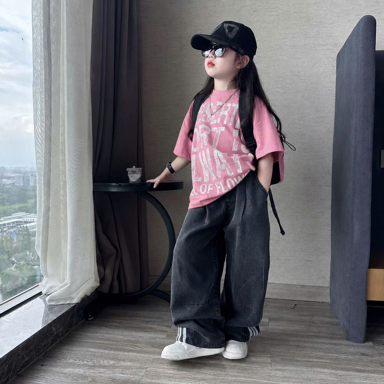 G080 - SET BÉ TRAI GÁI ÁO THUN IN CHỮ QUẦN JEANS XÁM RỘNG