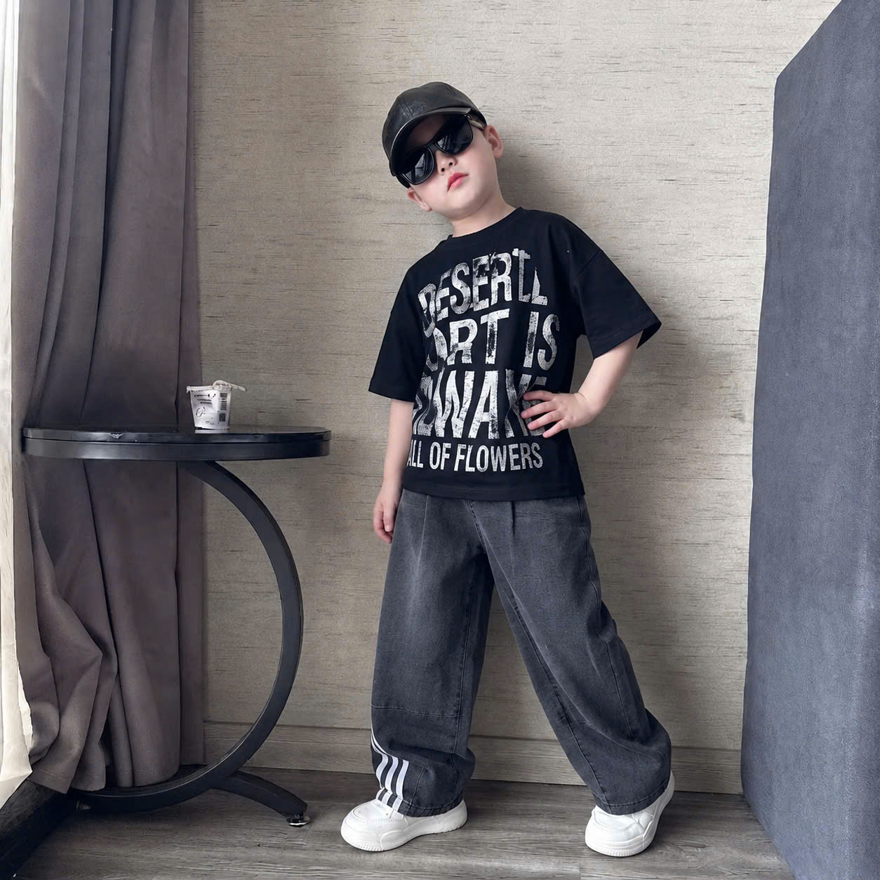 G080 - SET BÉ TRAI GÁI ÁO THUN IN CHỮ QUẦN JEANS XÁM RỘNG