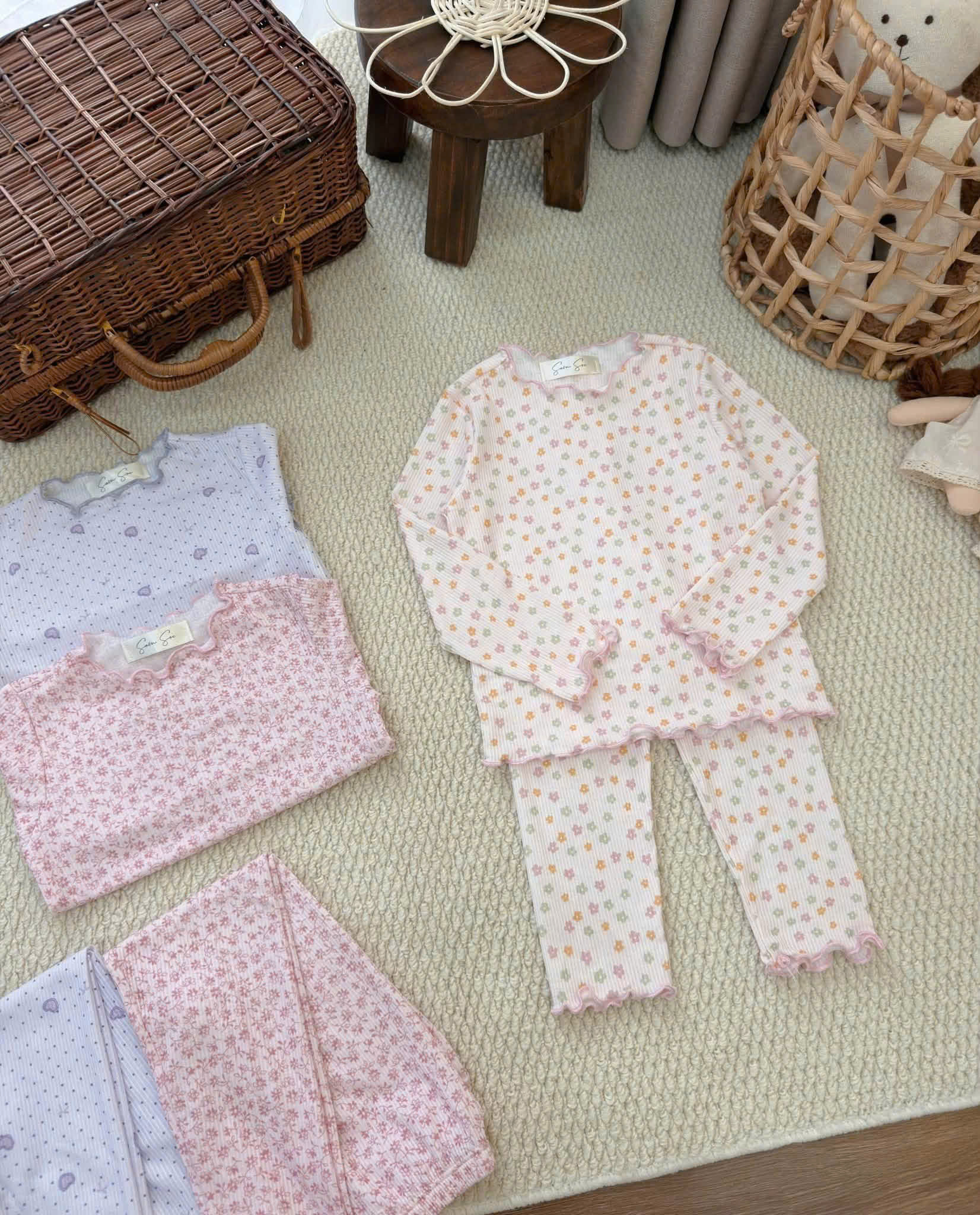 G098 - SET 3 BỘ BÉ GÁI DÀI TAY LEN TĂM HOA NHÍ BÈO tím hồng