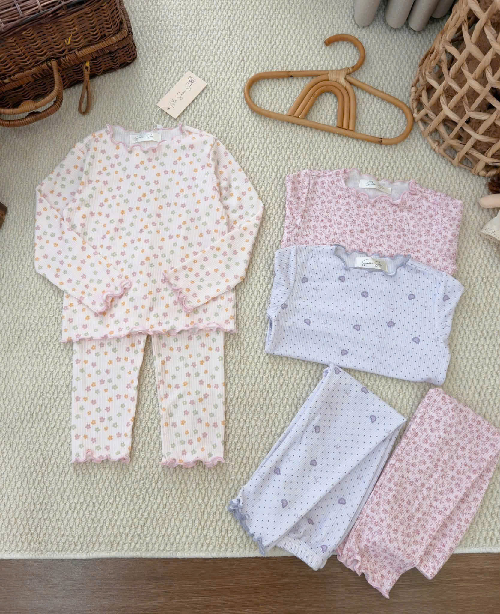 G098 - SET 3 BỘ BÉ GÁI DÀI TAY LEN TĂM HOA NHÍ BÈO tím hồng