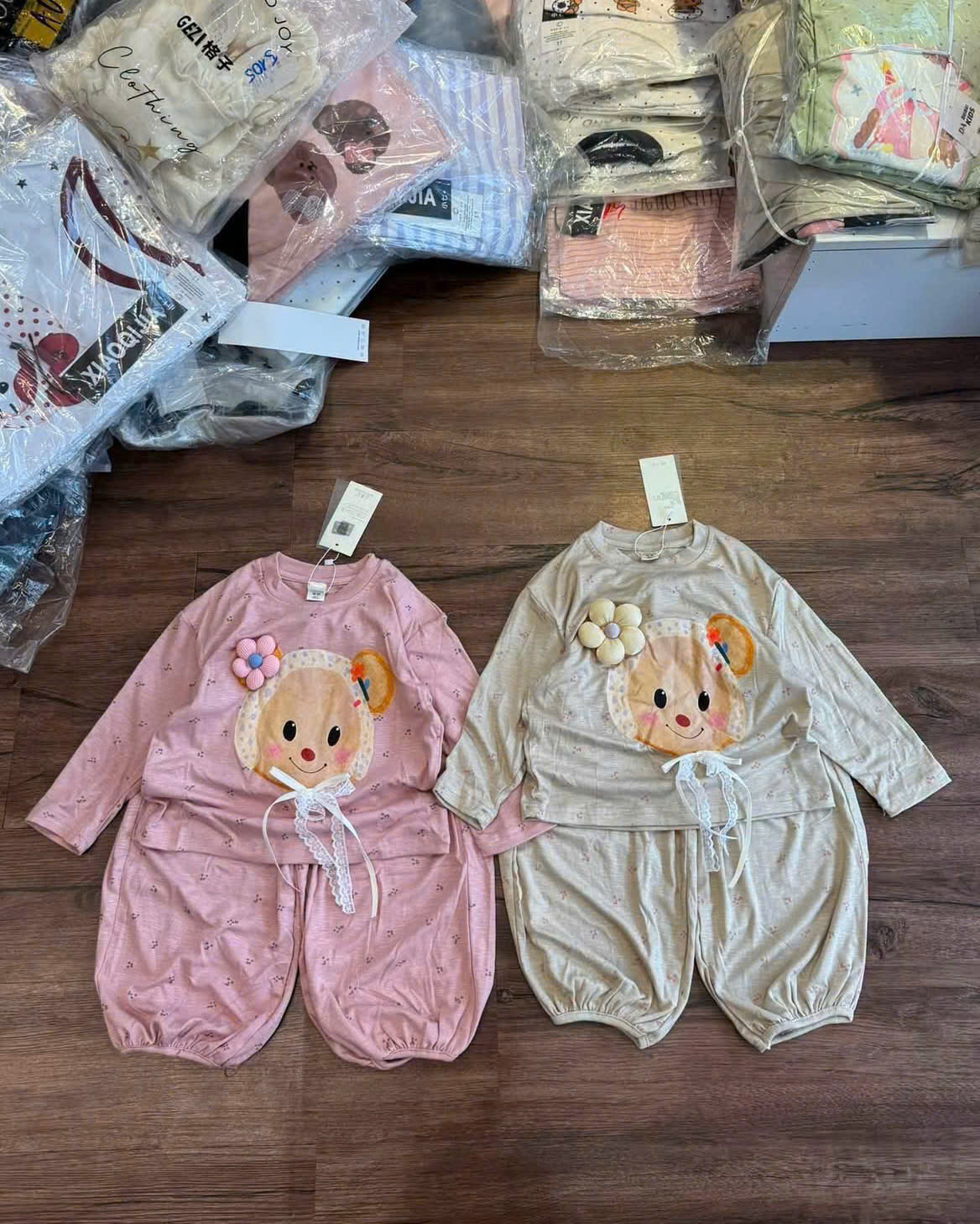 G113 - BỘ BÉ GÁI BOMBER HOA NHÍ GẤU REN NƠ