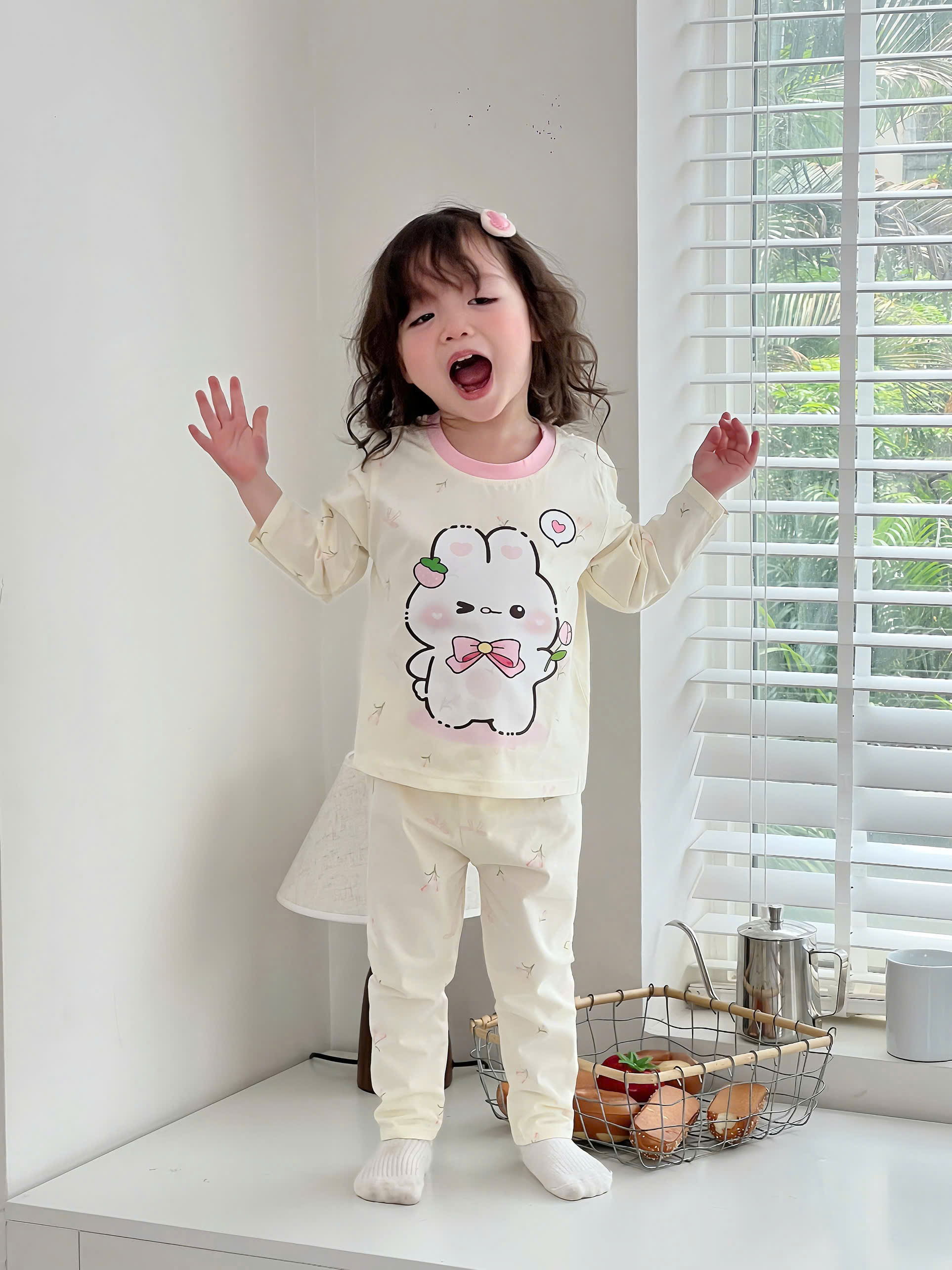 G114 - SET 2 BỘ BÉ GÁI DÀI TAY KITTY THỎ hồng caro be