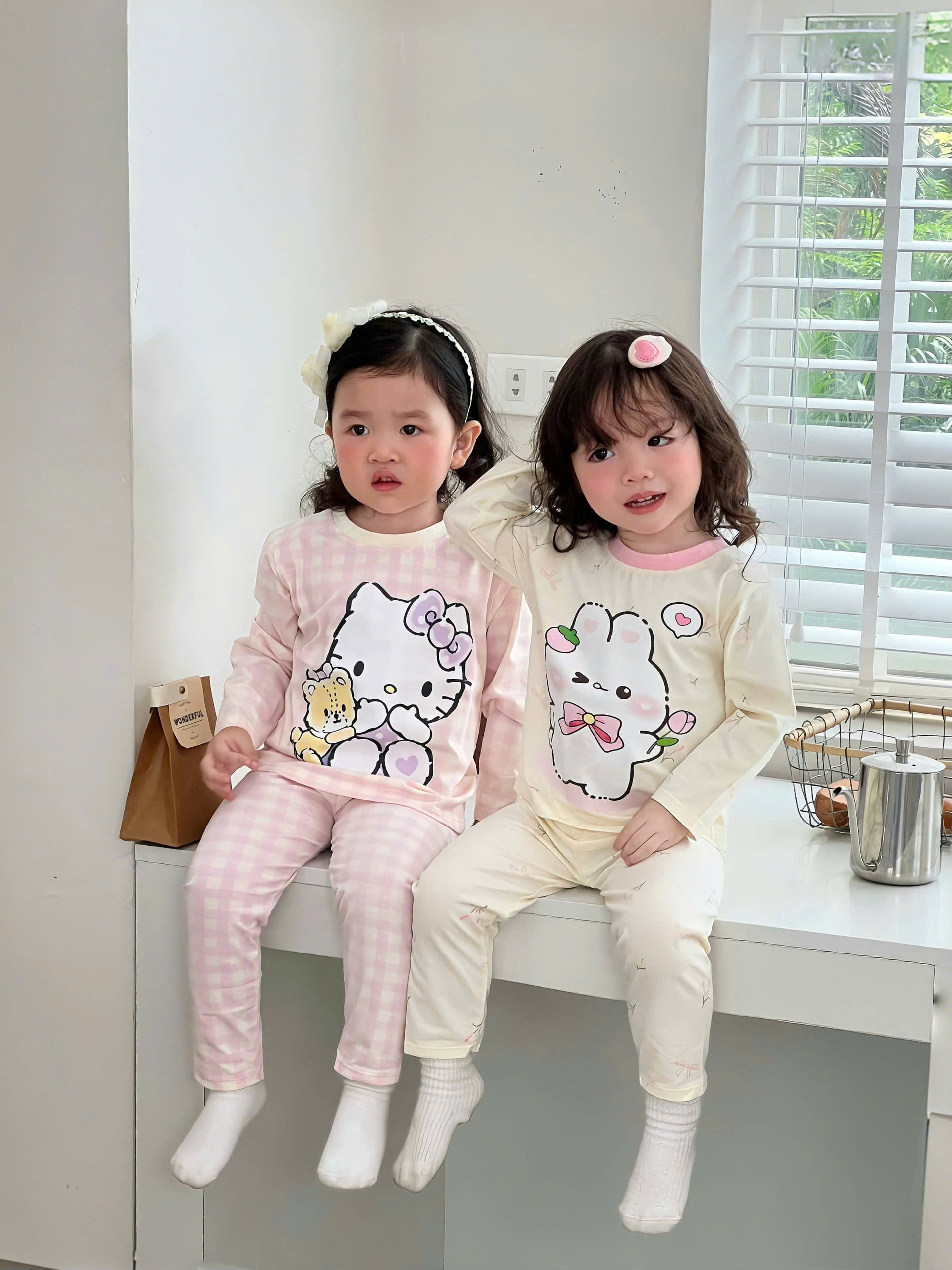 G114 - SET 2 BỘ BÉ GÁI DÀI TAY KITTY THỎ hồng caro be