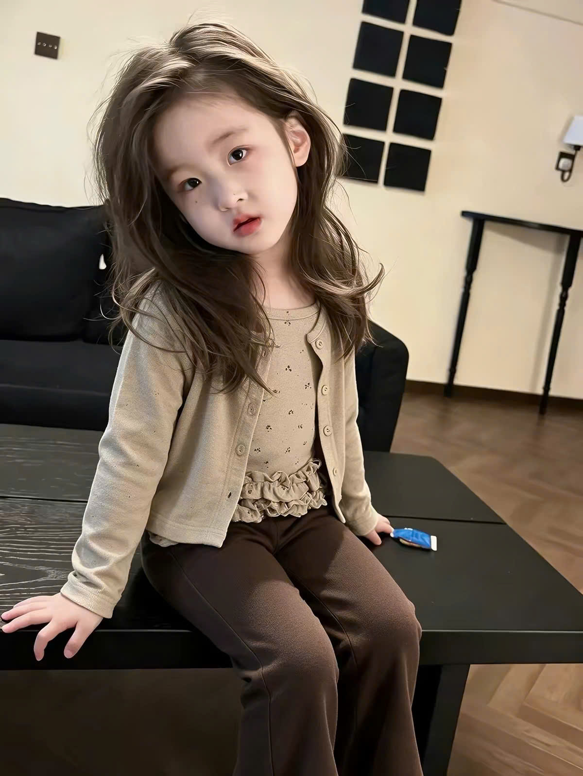 (CHỜ) G140 - SET BÉ GÁI 3CT CARDIGAN BE ÁO HOA BÈO QUẦN SUÔNG NÂU