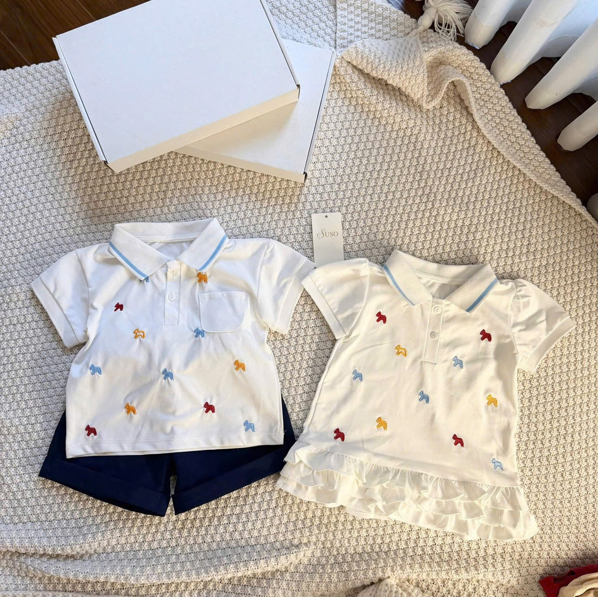 G973 - SET BÉ TRAI GÁI POLO TRẮNG THÊU NGỰA