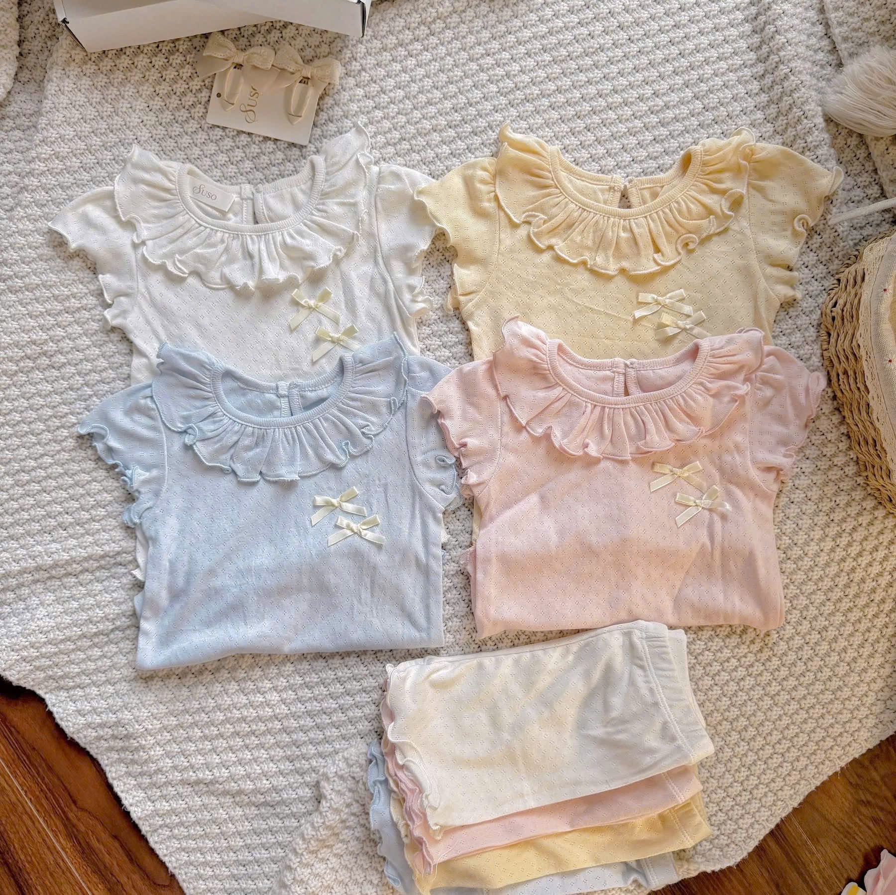 G977 - SET 2 BỘ BÉ GÁI THÔNG HƠI BÈO ĐÍNH NƠ