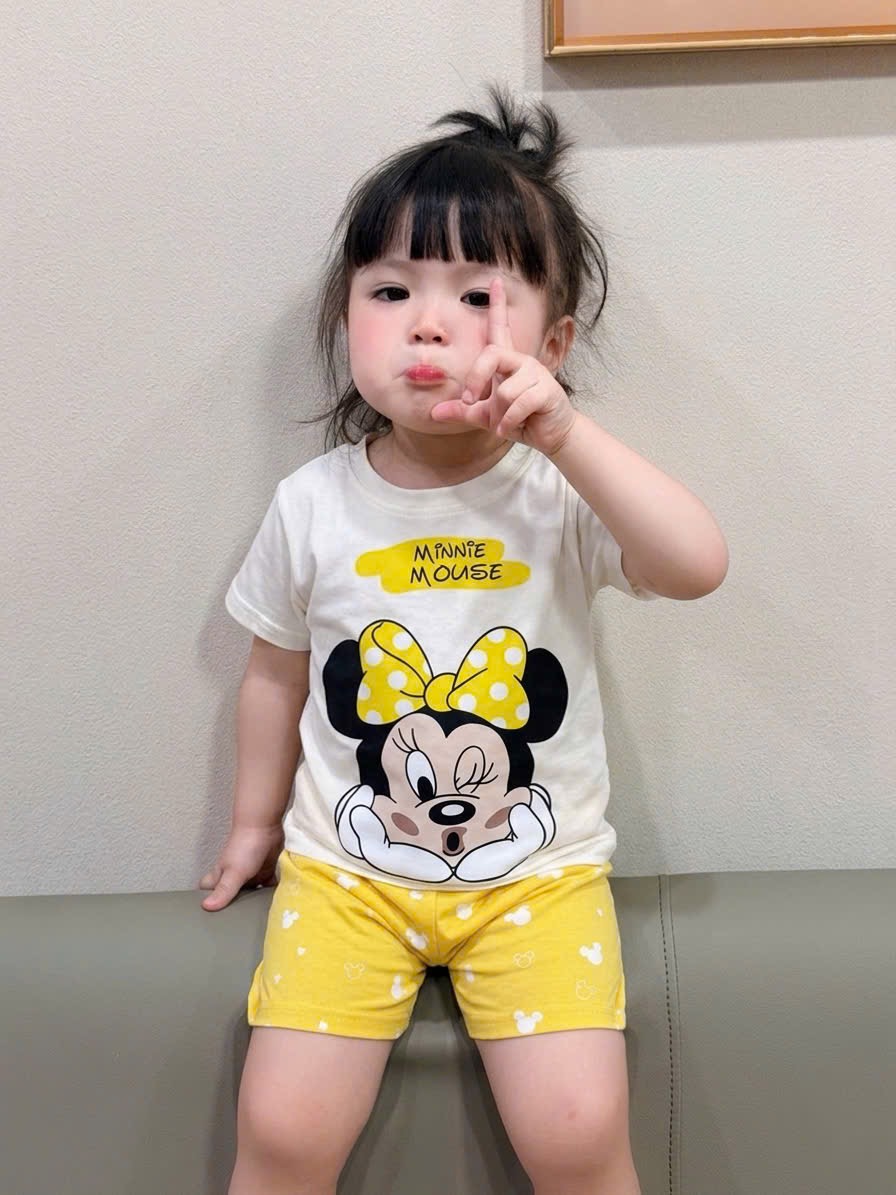 G979 - SET 2 BỘ ĐÙI BÉ GÁI MICKEY PEPPA vàng trắng