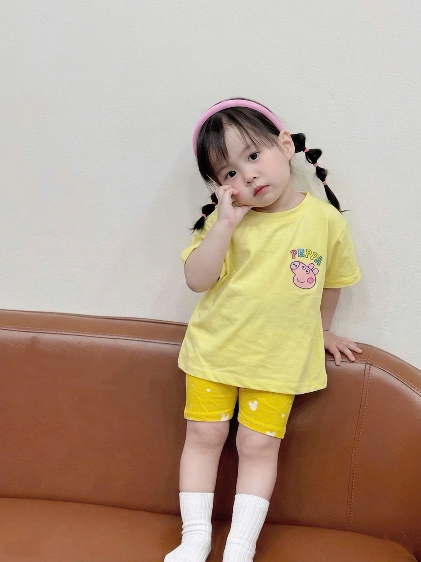 G979 - SET 2 BỘ ĐÙI BÉ GÁI MICKEY PEPPA vàng trắng