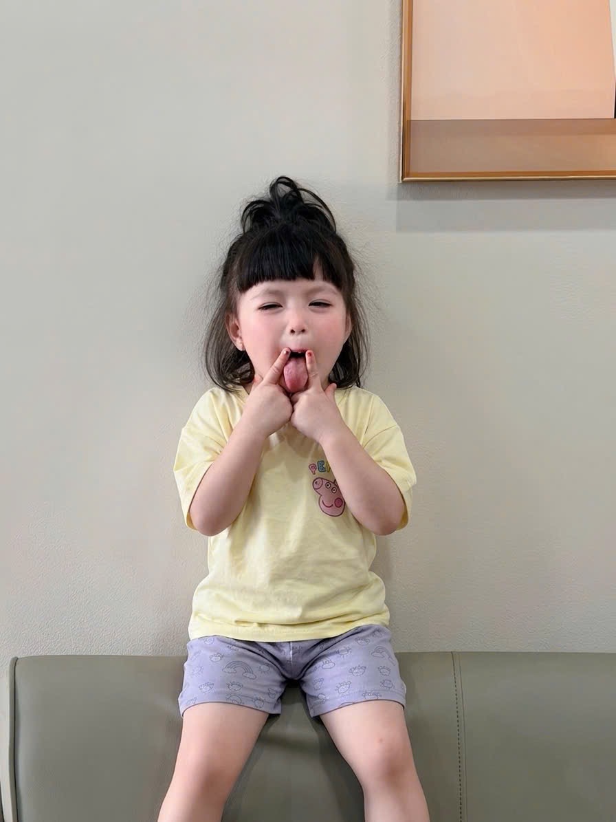 G979 - SET 2 BỘ ĐÙI BÉ GÁI MICKEY PEPPA vàng trắng