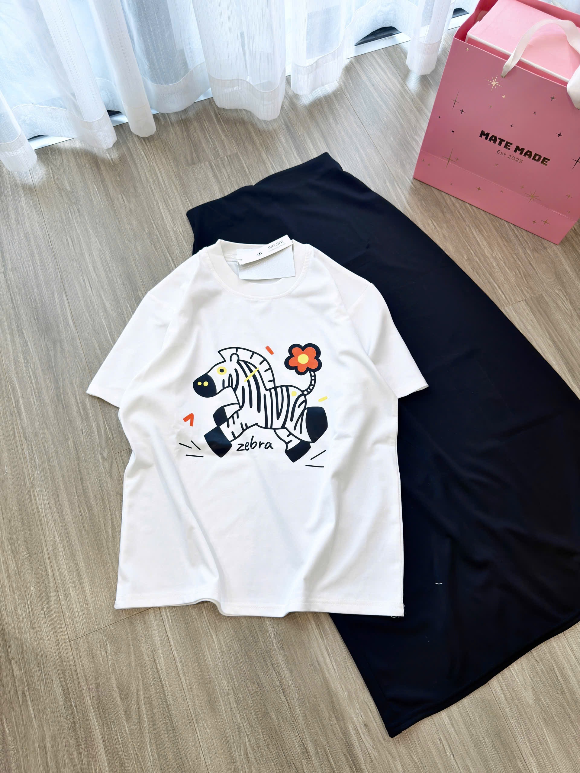 S306 - SET NỮ ÁO TRẮNG NGỰA ĐUÔI HOA CVAY ĐEN